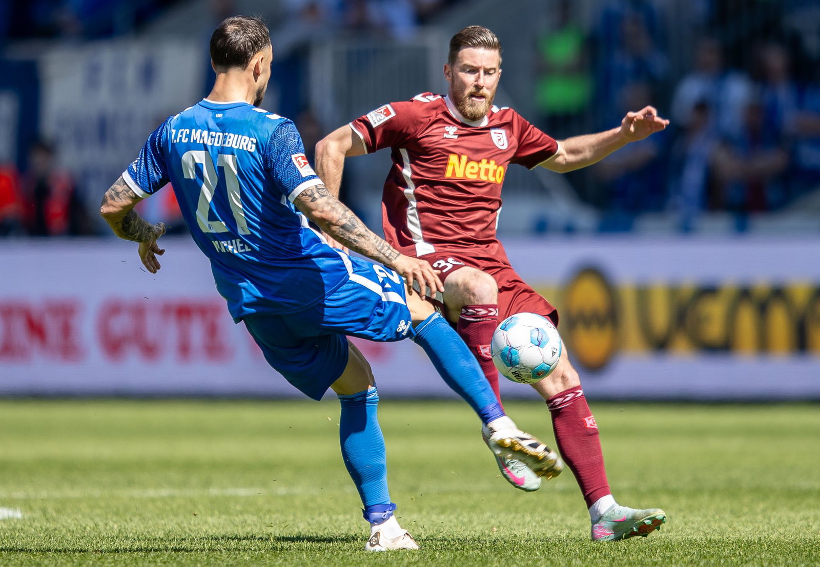 Offensivspieler Christian Kühlwetter (r) wechselt zum 1. FC Saarbrücken. (Archivbild)