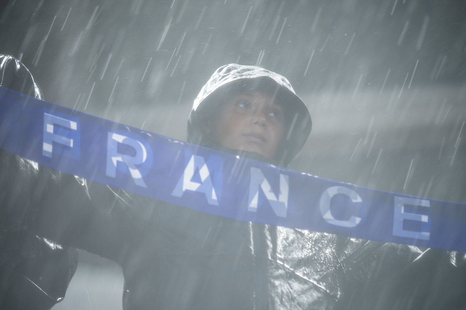Ein französischer Fan im Regen von Philadelphia.
