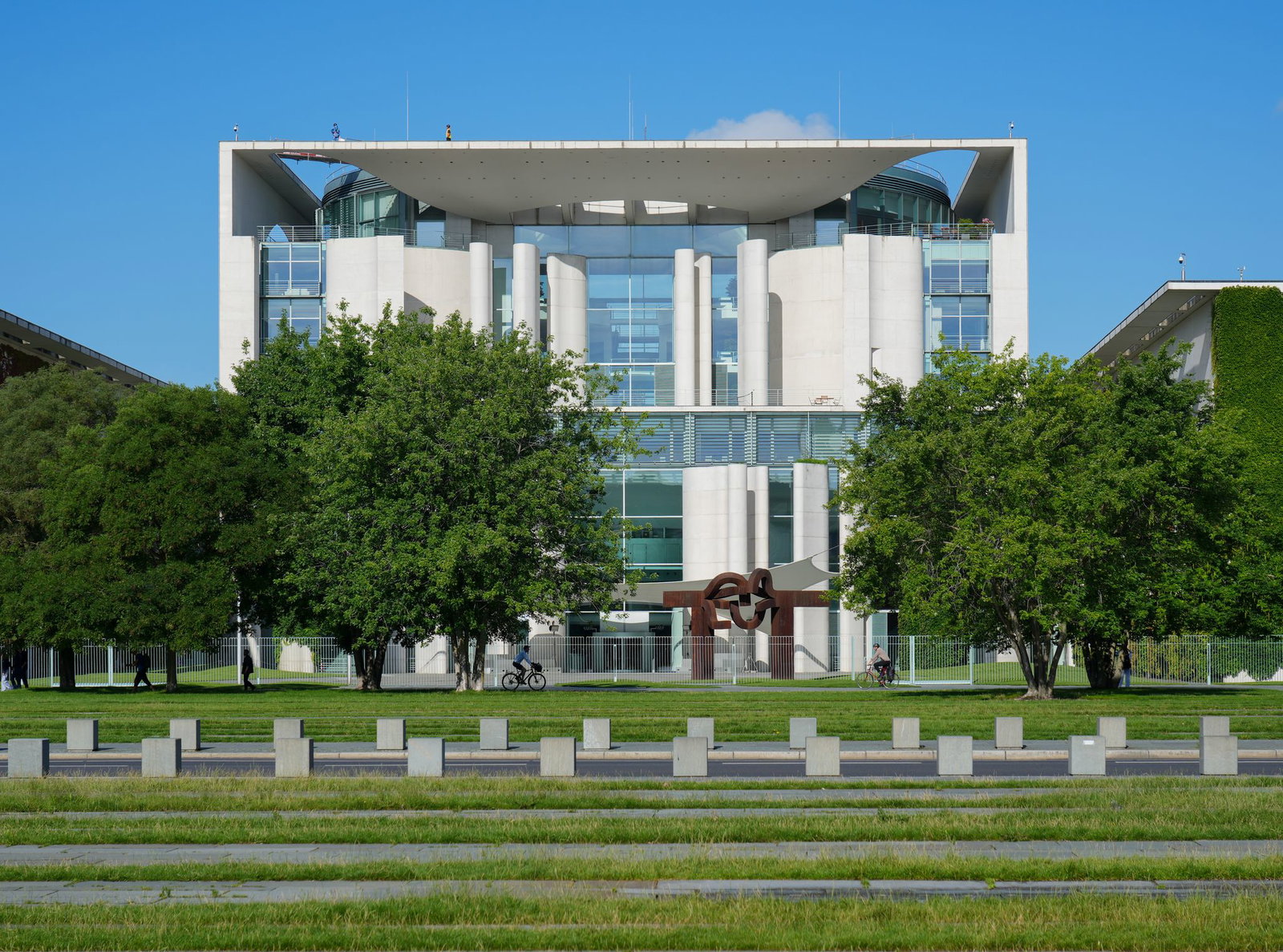 Treffpunkt Kanzleramt: Morgen kommen die Sozialpartner mit den Koalitionsspitzen zusammen. 