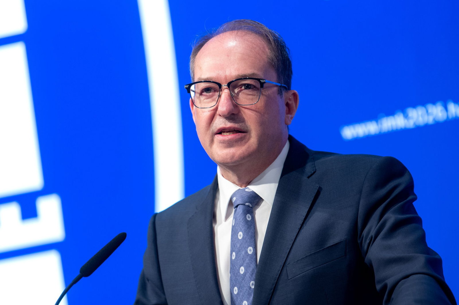 Bundesinnenminister Alexander Dobrindt (CSU) will deutlich mehr Abschiebungen nach Afghanistan. (Archivbild)