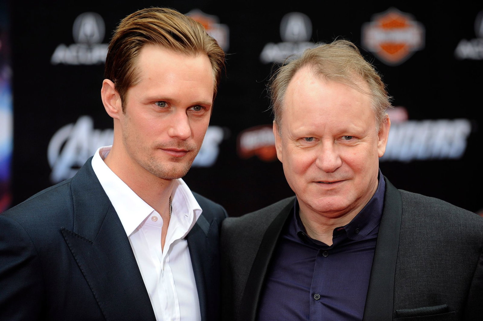 Alexander Skarsgård (links) ist wie mehrere seiner Brüder in die Fußstapfen von Vater Stellan (rechts) getreten. (Archivbild)