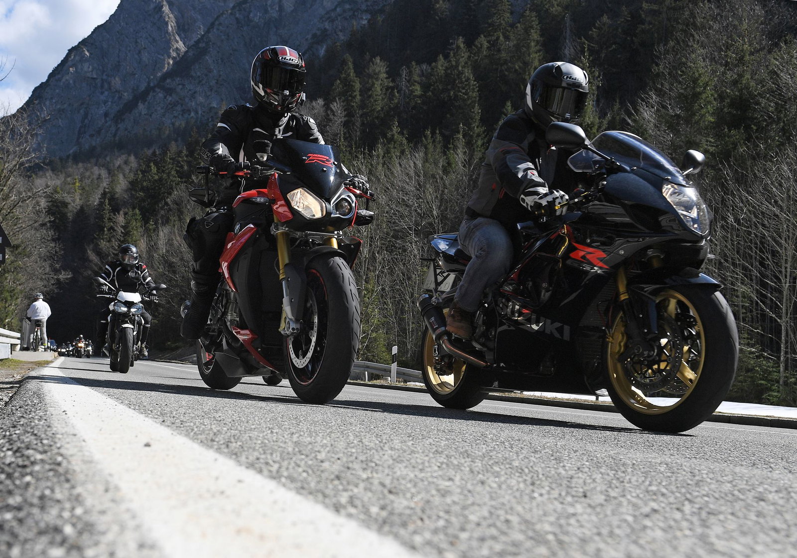 Beim in der Gruppe fahren auf dem Motorrad gibt es Regeln. (Archivbild)