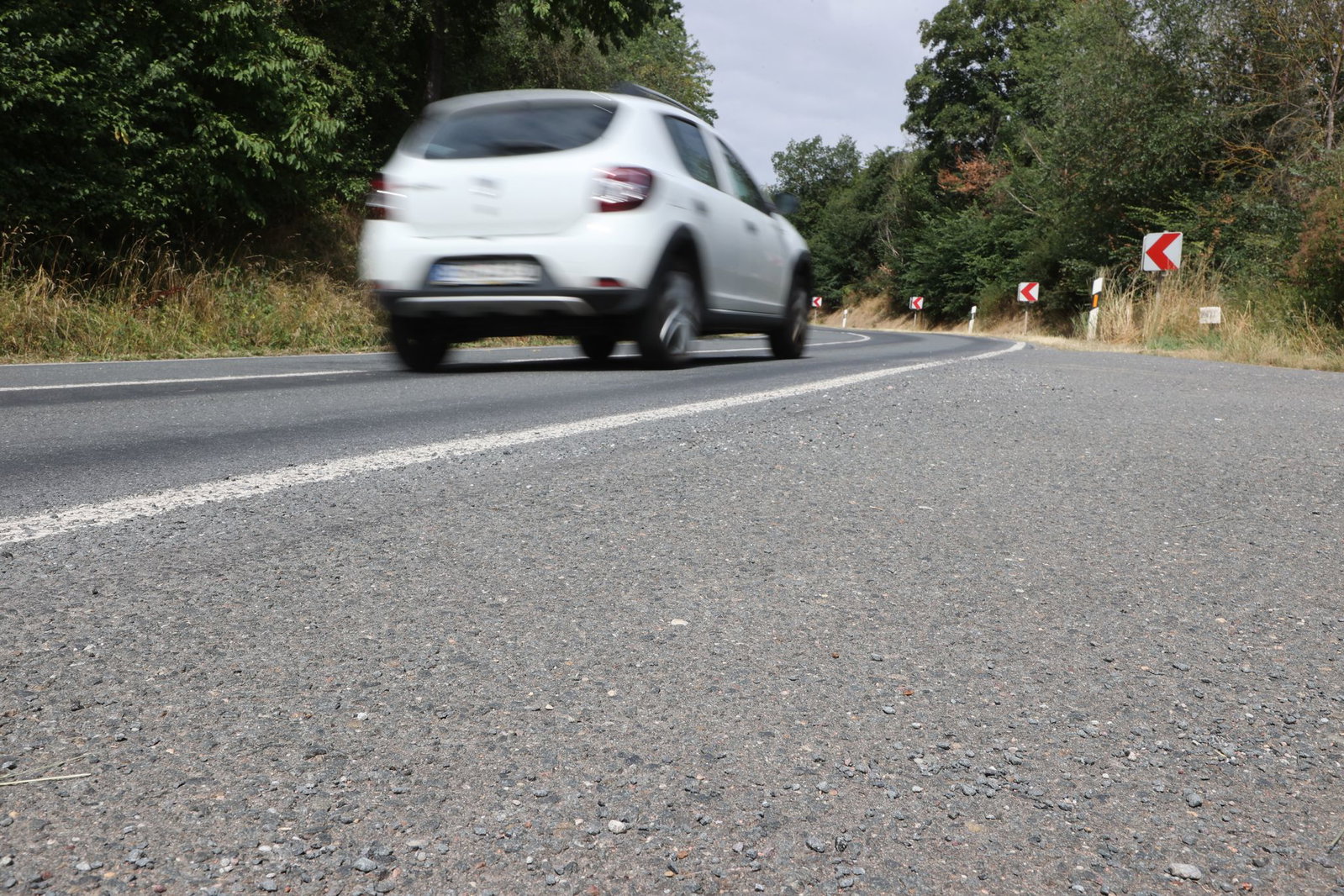 Die Hitze ist auch für die rheinland-pfälzischen Straßen eine echte Belastung. (Symbolbild)