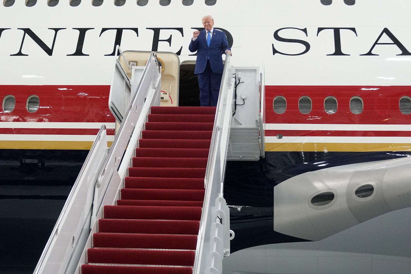 Ist besonders stolz auf seinen geschenkten Jumbojet: US-Präsident Trump.
