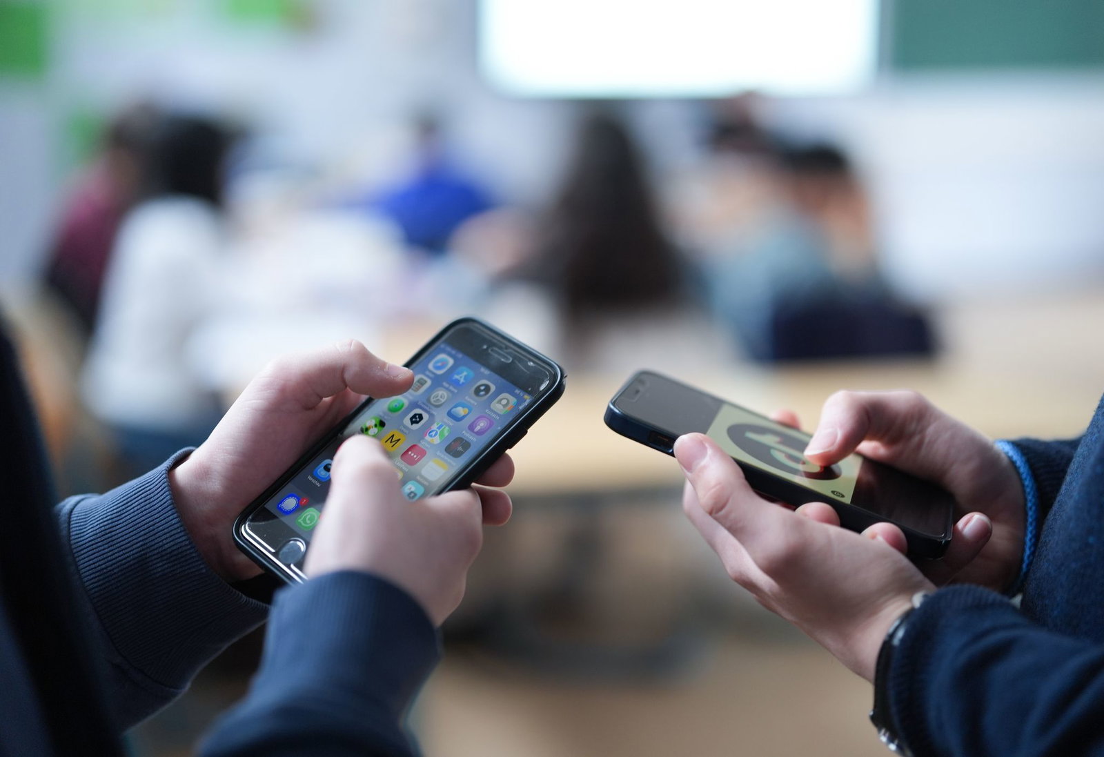 Eine gefährliche Social-Media-Challenge lässt die Polizei Alarm schlagen. (Symbolbild)