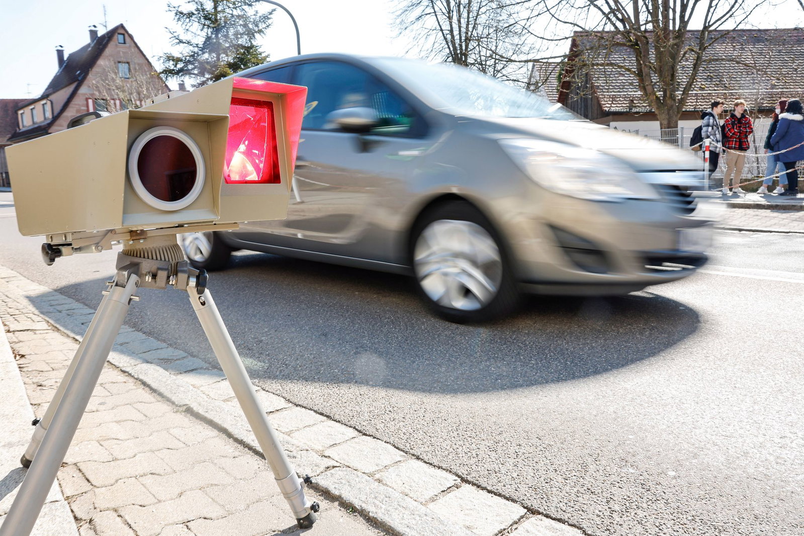 Der Blitzer wurde mit Brandbeschleuniger übergossen. (Symbolbild)
