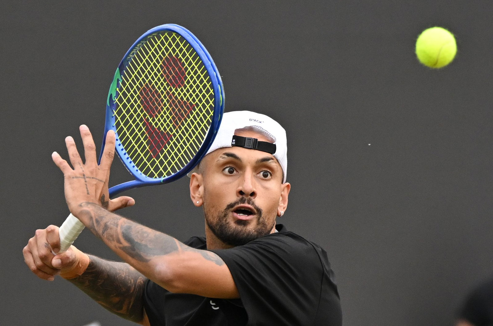 Nick Kyrgios verliert sein Achtelfinale in Stuttgart in drei Sätzen.