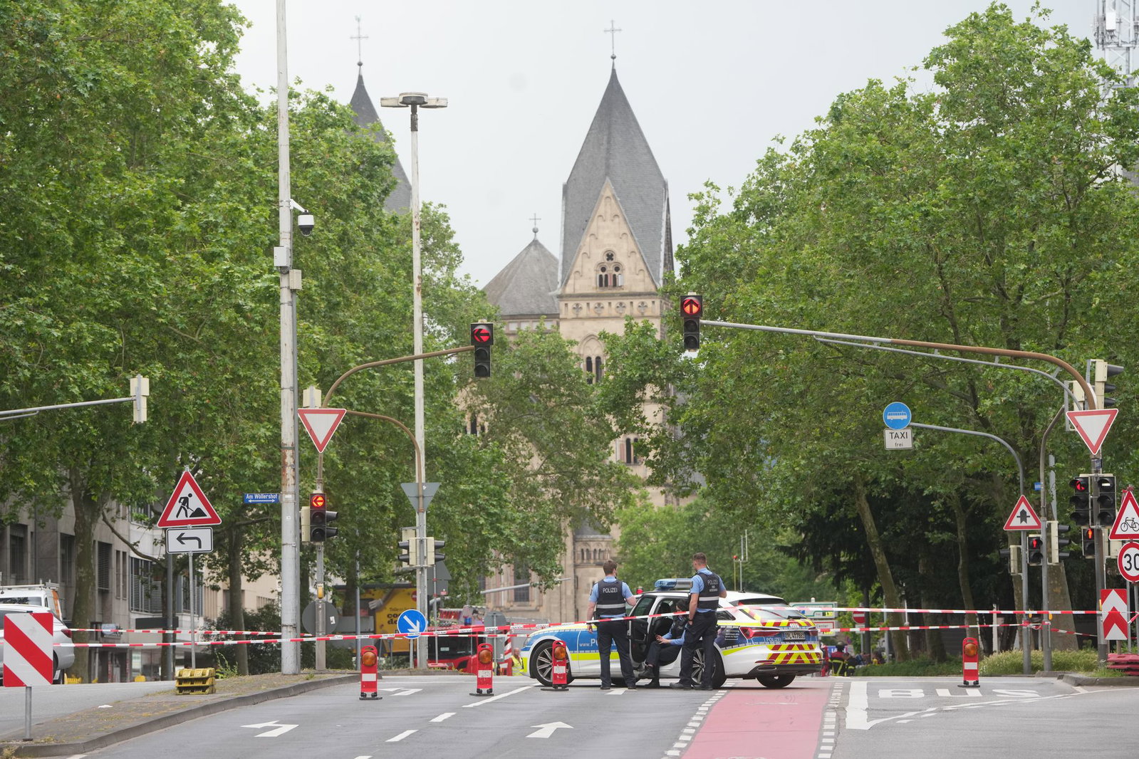 Der Bereich rund um die Baustelle ist abgesperrt.