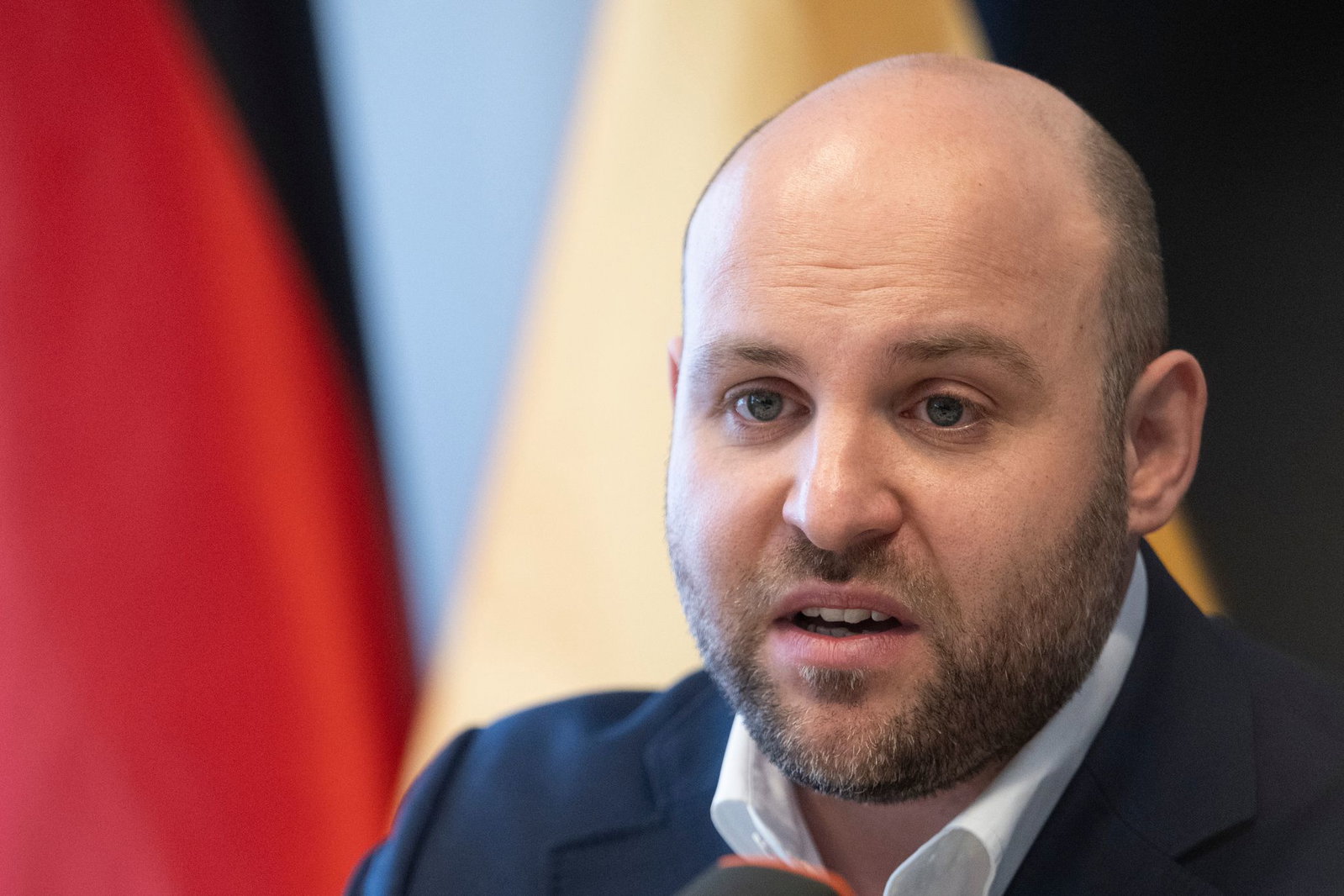 Frohnmaier kommt eben erst von einer umstrittenen Reise nach Russland zurück.