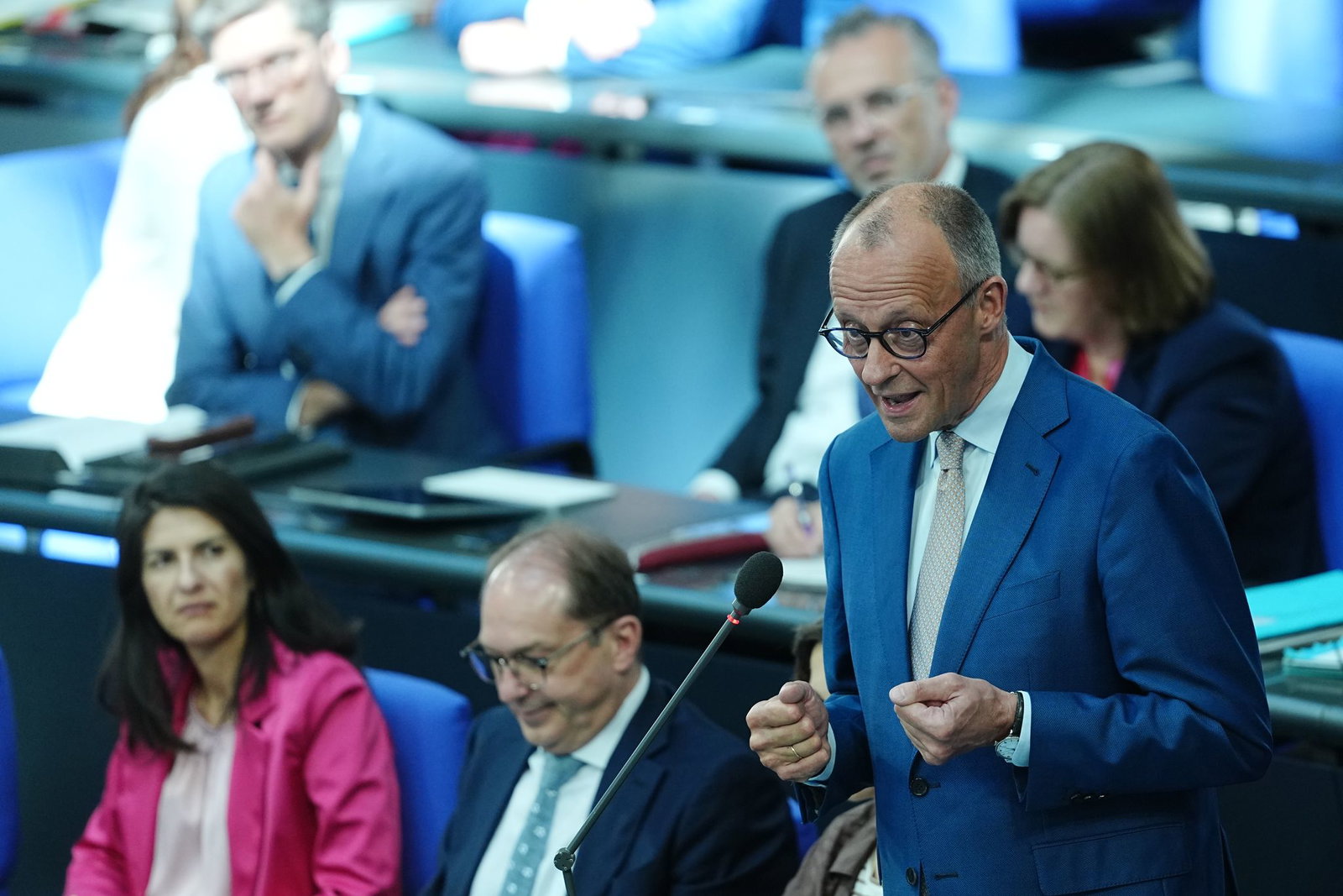 Merz hofft auf Klarheit zu Rentenreform bis Jahresende. 
