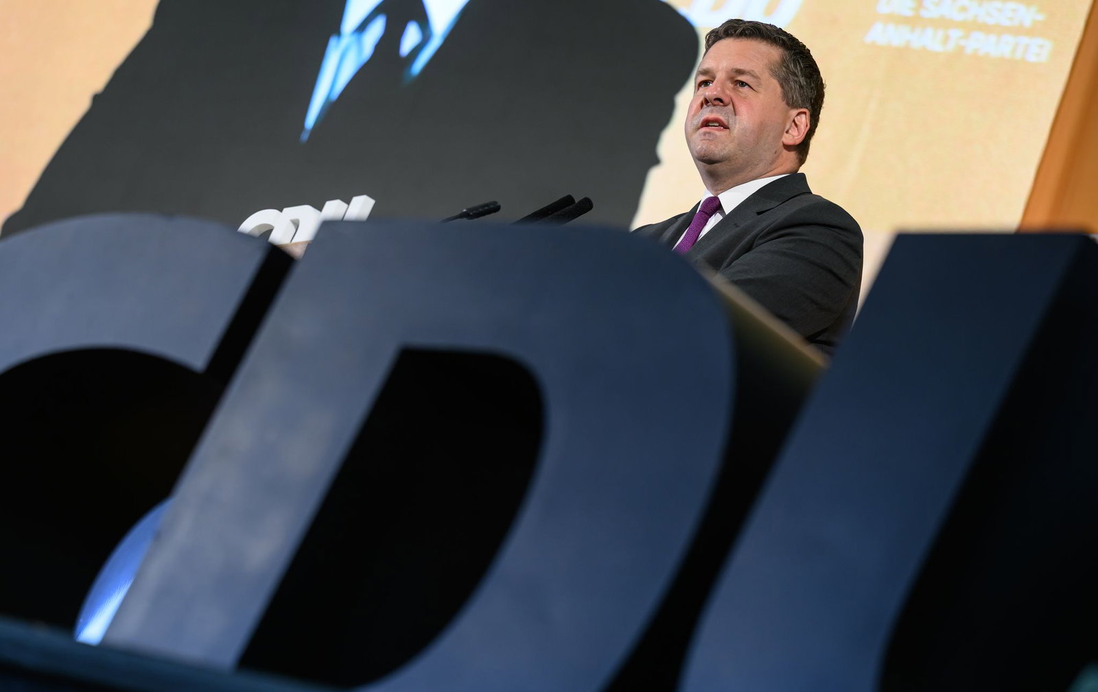 Sachsen-Anhalts Ministerpräsident Sven Schulze (CDU) hat seine ablehnende Haltung gegenüber AfD und Linken immer wieder bekräftigt. (Archivbild)