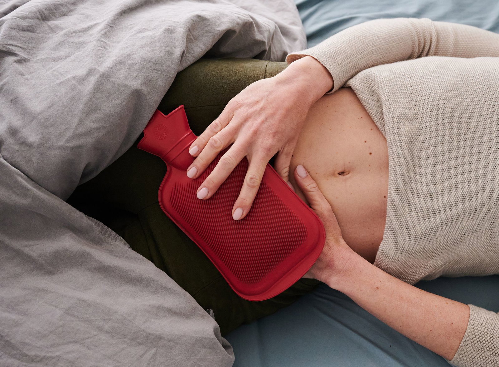 Endometriose kann bei Frauen extrem starke Regelschmerzen verursachen und zu einem unerfüllten Kinderwunsch führen. (Symbolbild)