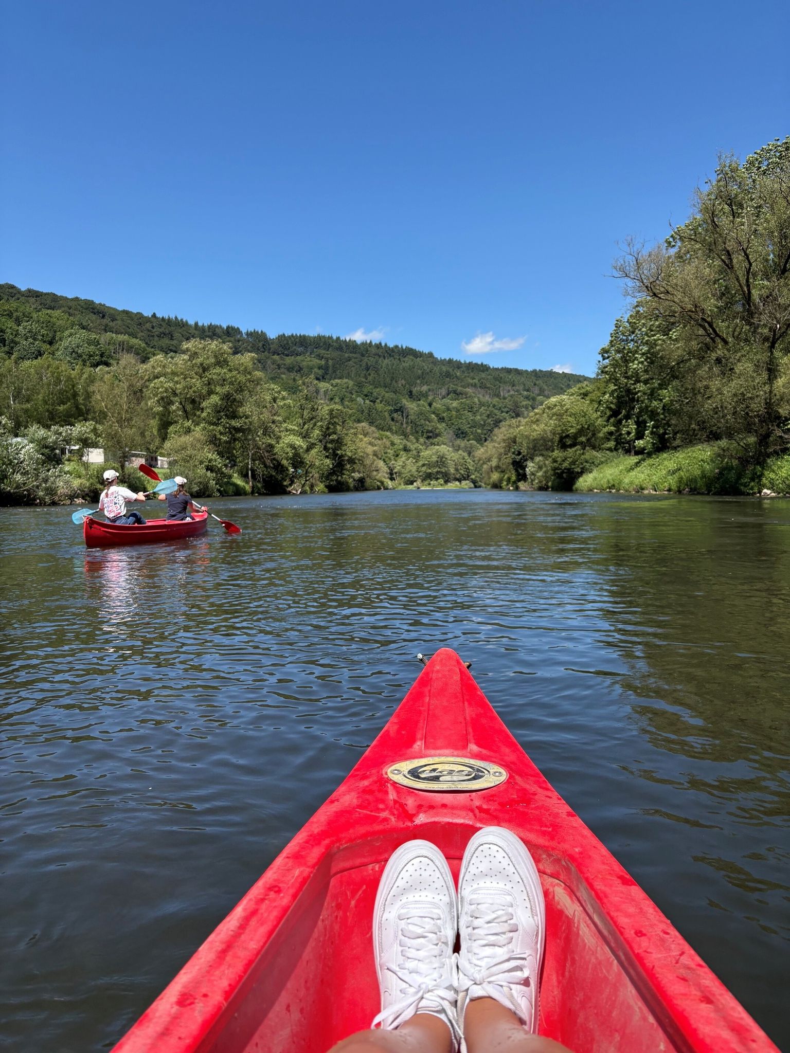 Auch eine Kanufahrt auf der Sauer bietet sich bei schönem Wetter an.