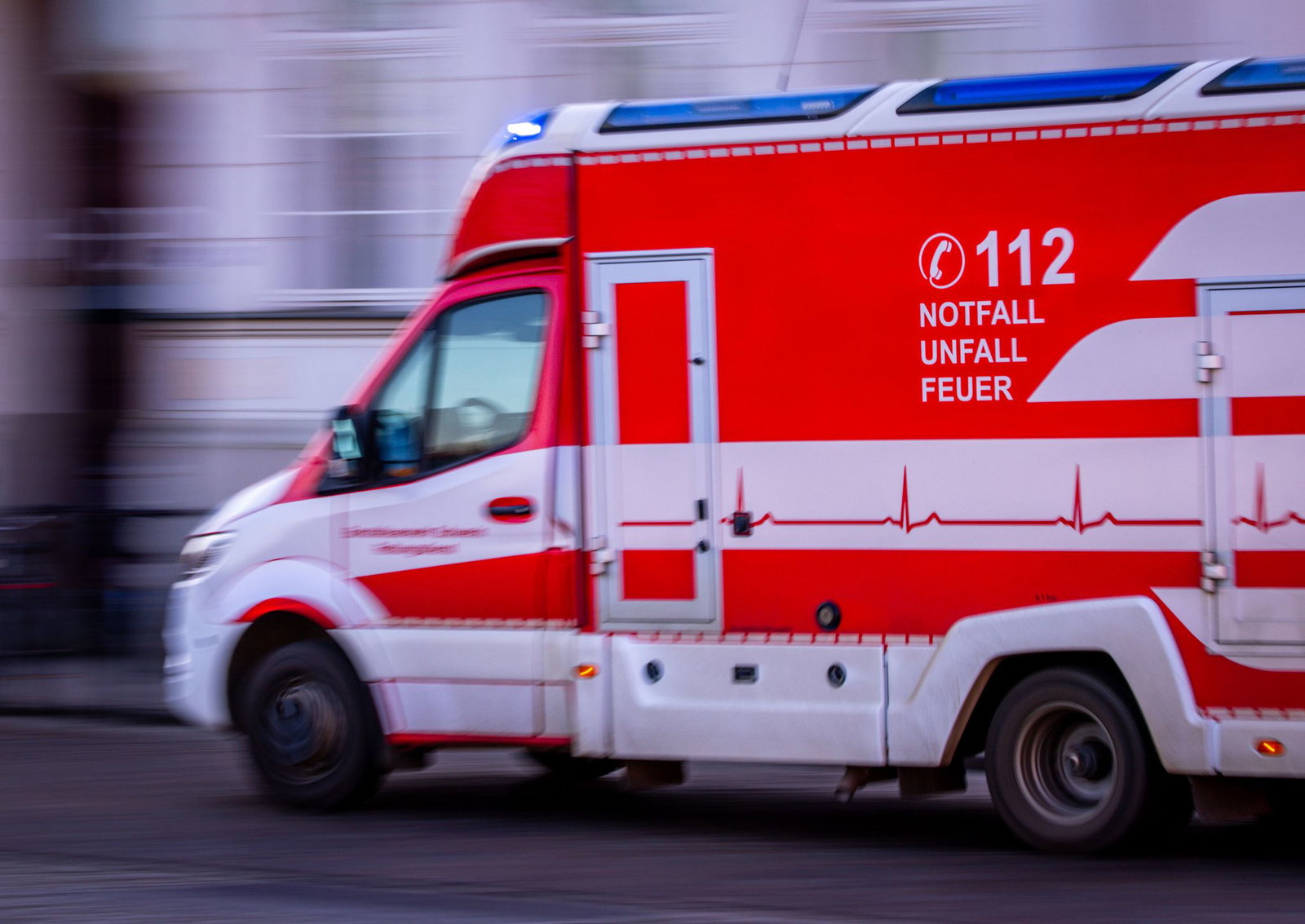Zwei Männer werden nach einem Badeunfall vermisst.
