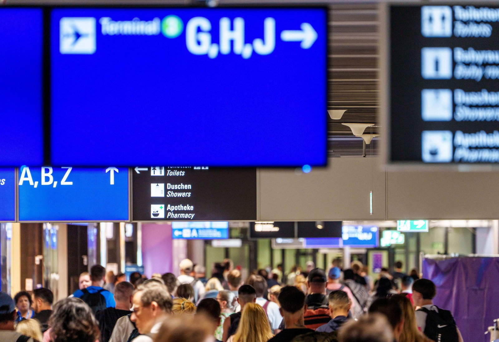 Bislang laufe die Abfertigung der Fluggäste reibungslos, so eine Fraport-Sprecherin.