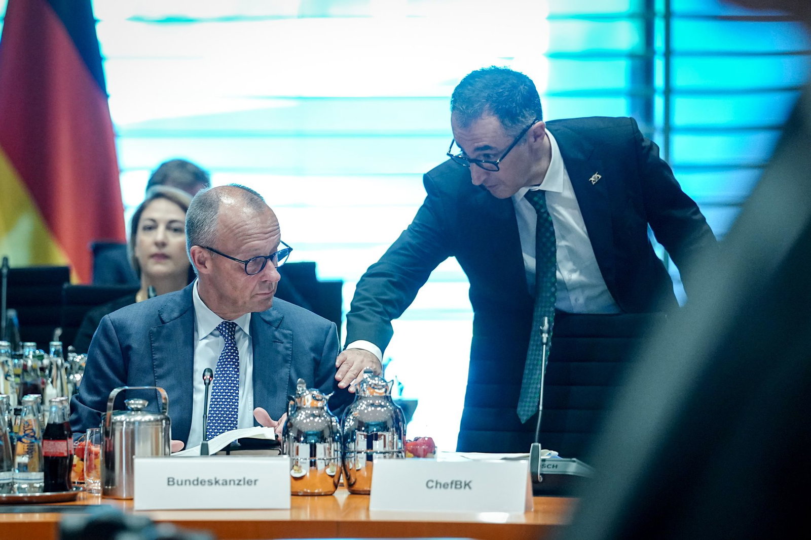 Özdemir bietet Merz die Zusammenarbeit an. 