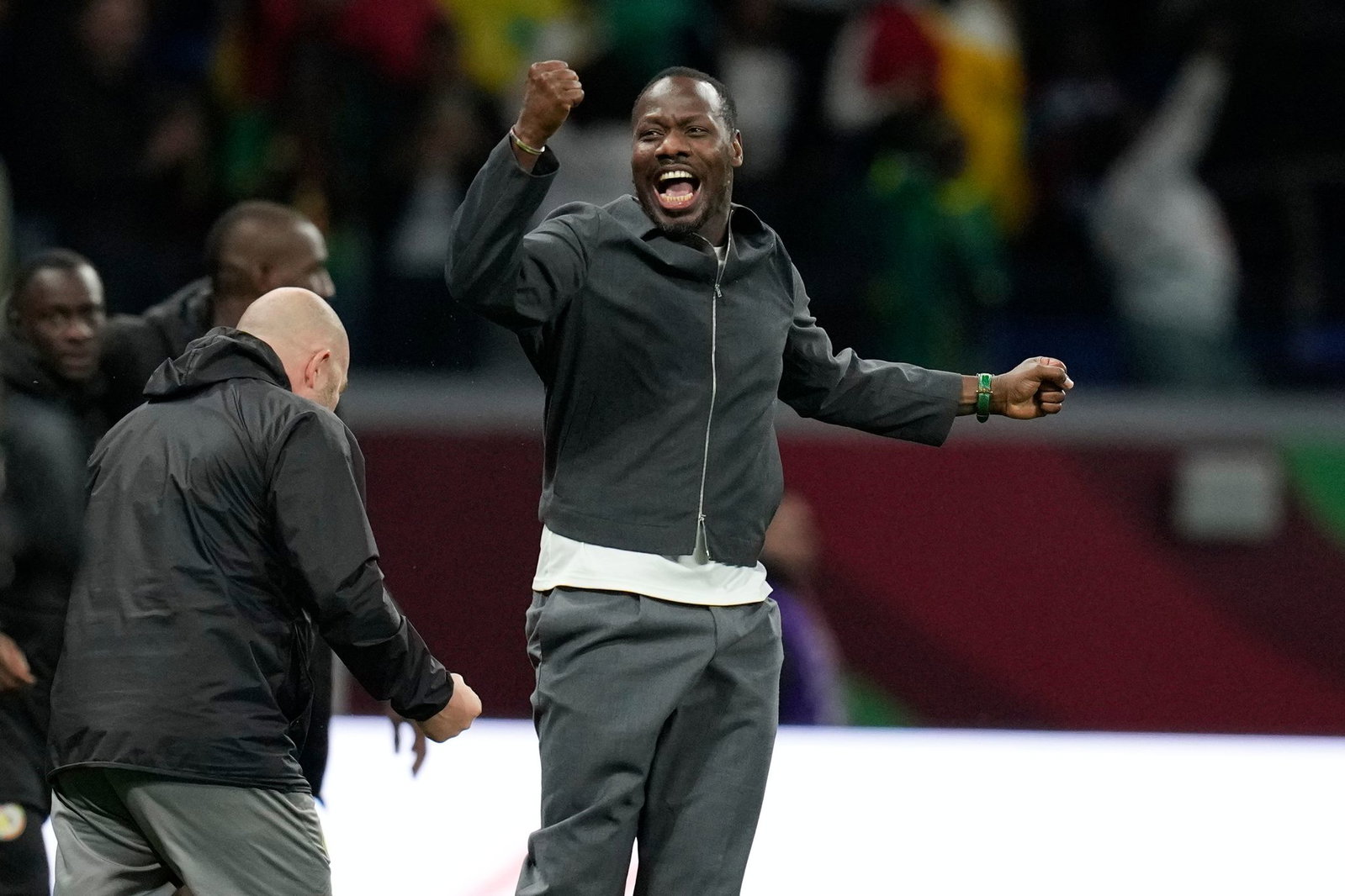 Senegals Trainer Pape Thiaw freut sich über die guten Leistungen der afrikanischen Teams - eine Überraschung sind sie für ihn nicht.