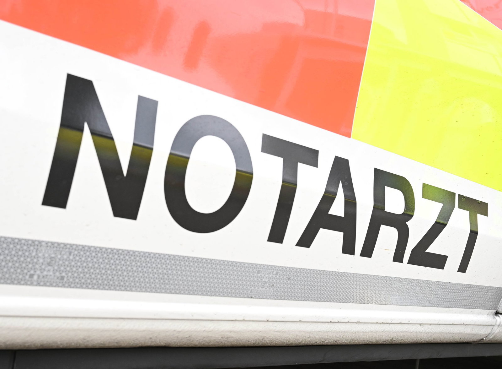 Mehrere Insassen wurden schwer verletzt. (Symbolbild)
