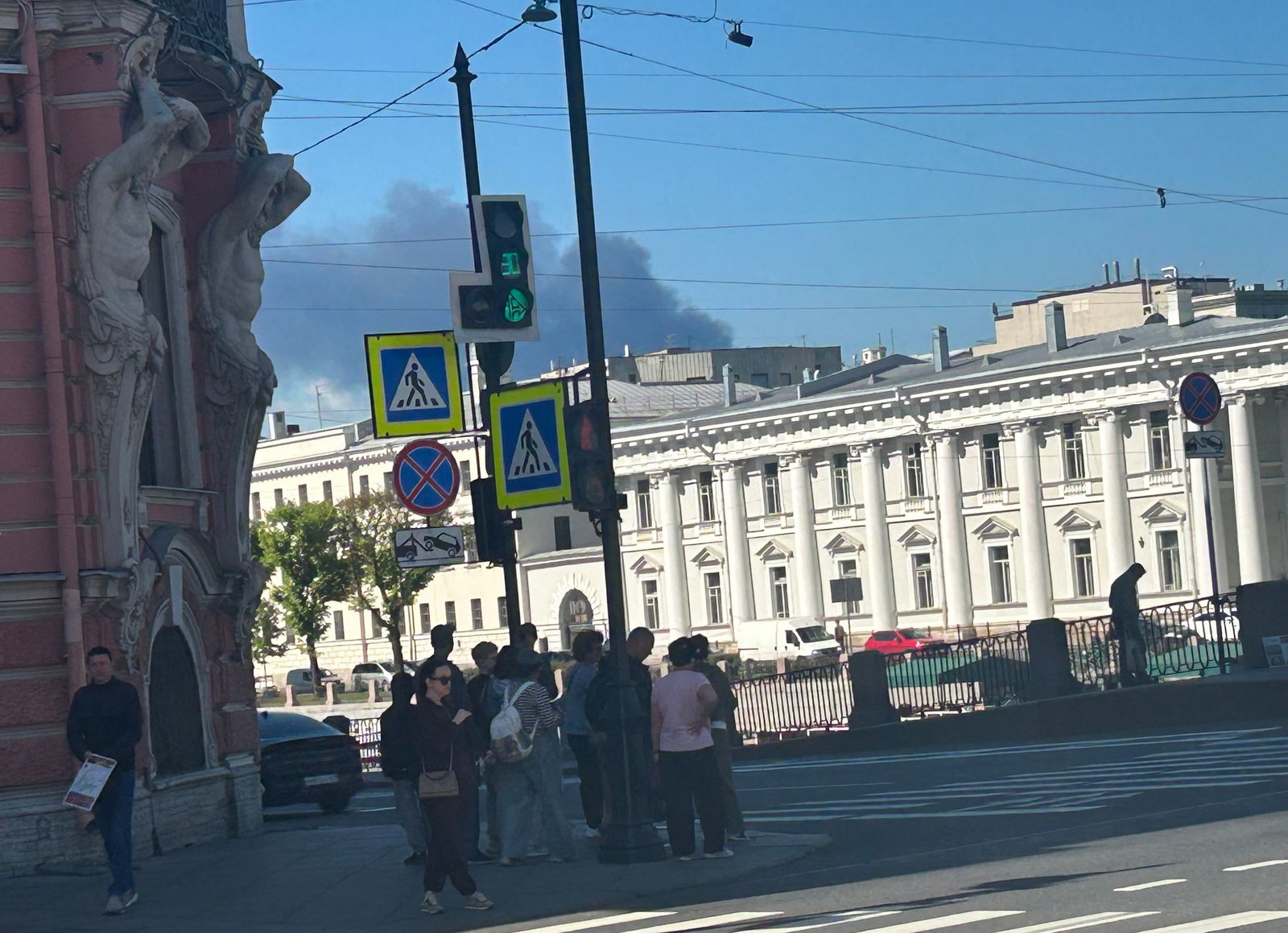 In weiten Teilen der Millionenstadt an der Newa waren nach dem ukrainischen Angriff Rauchschwaden zu sehen.