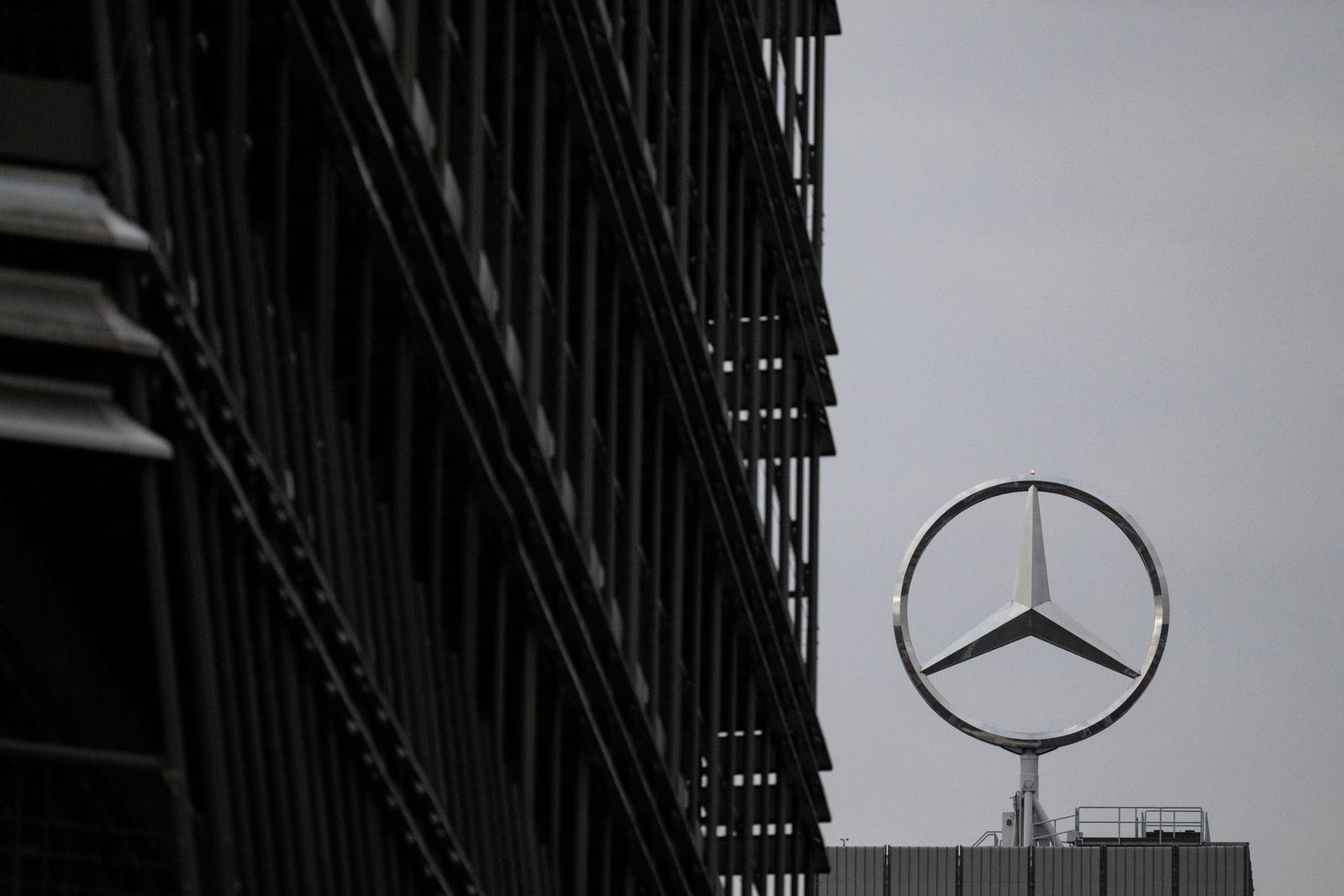 Mercedes-Benz sieht weiteres Potenzial im Rüstungsgeschäft. (Archivbild)