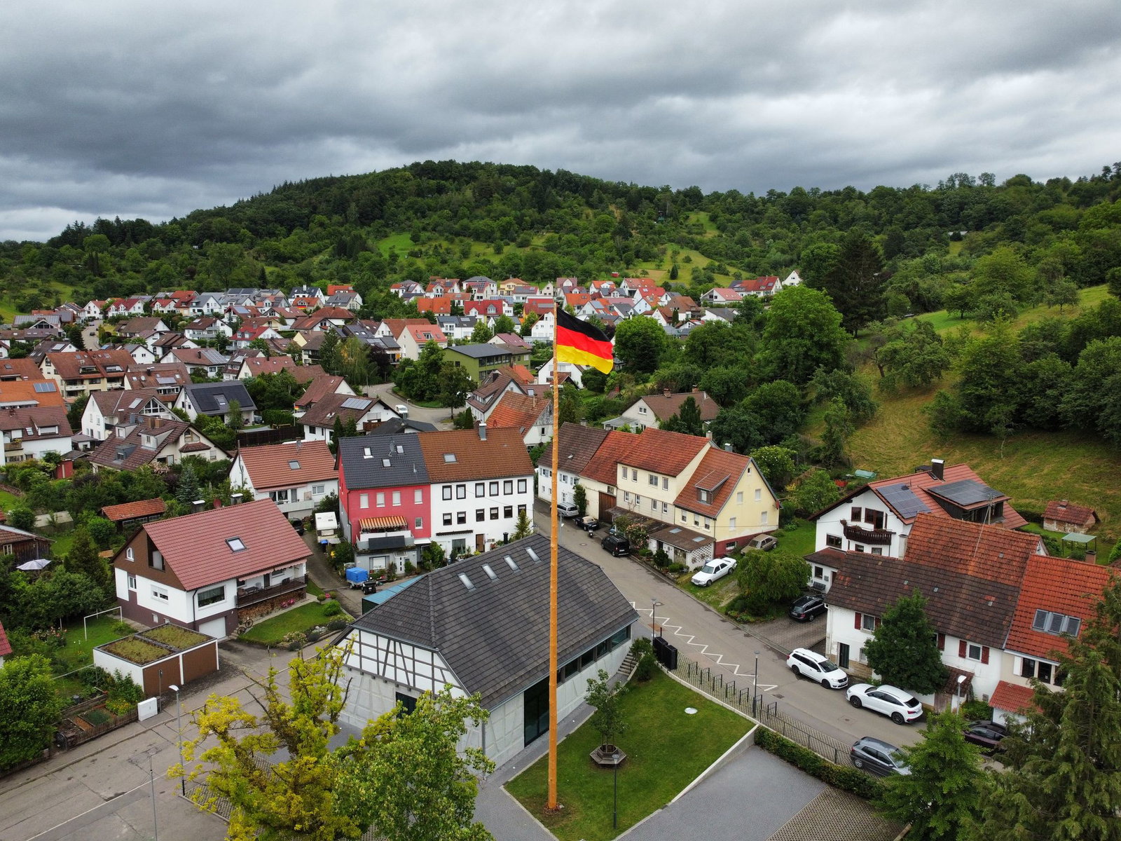 29 Meter ist der Fahnenmast hoch.