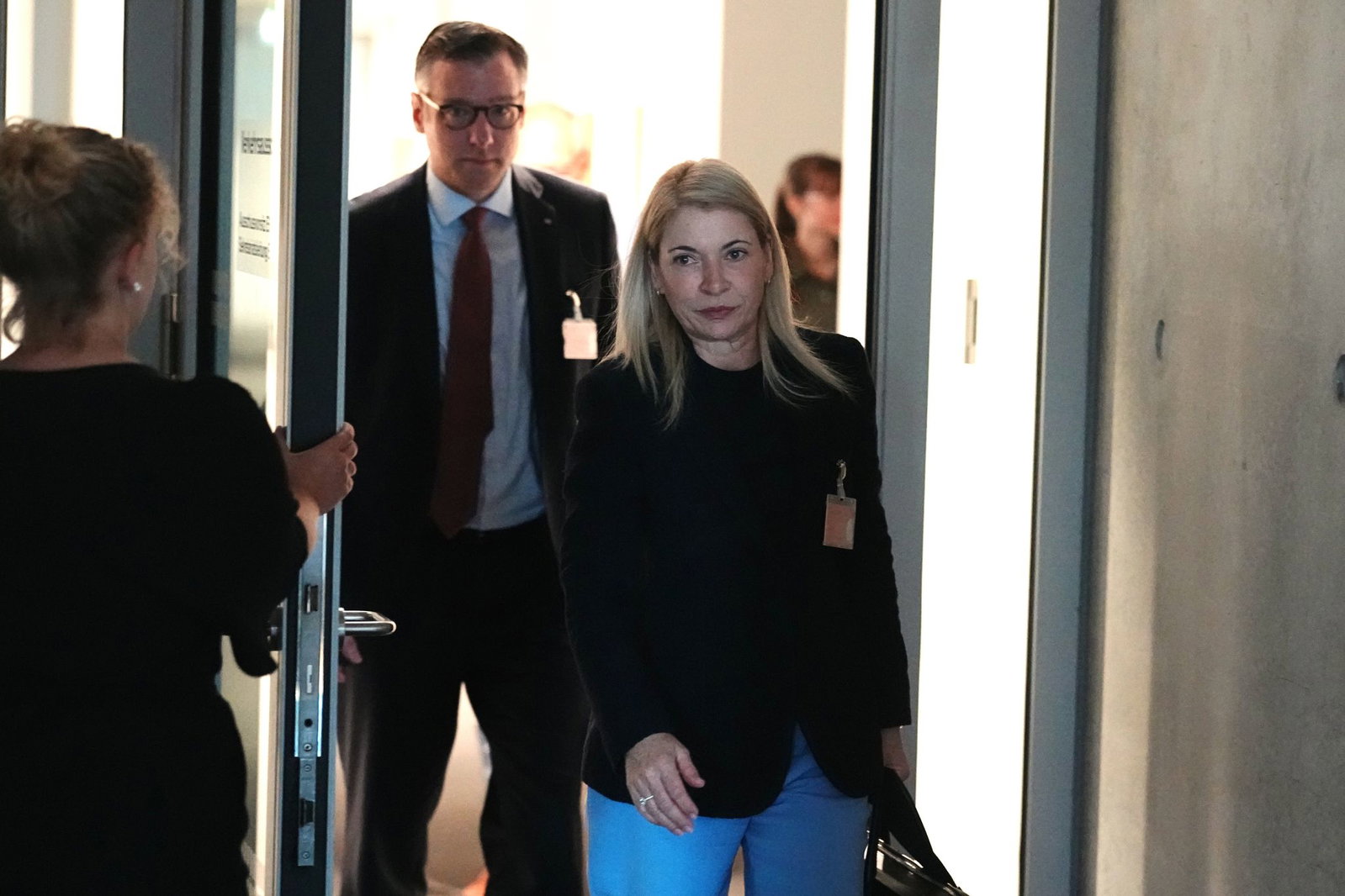 Bahnchefin Evelyn Palla hatte zunächst keinen neuen Termin genannt und eine umfassende Überprüfung des Projektes angekündigt. 