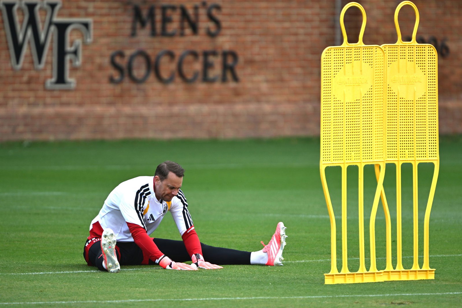 Manuel Neuer bereitet sich auf den nächsten WM-Einsatz vor. 