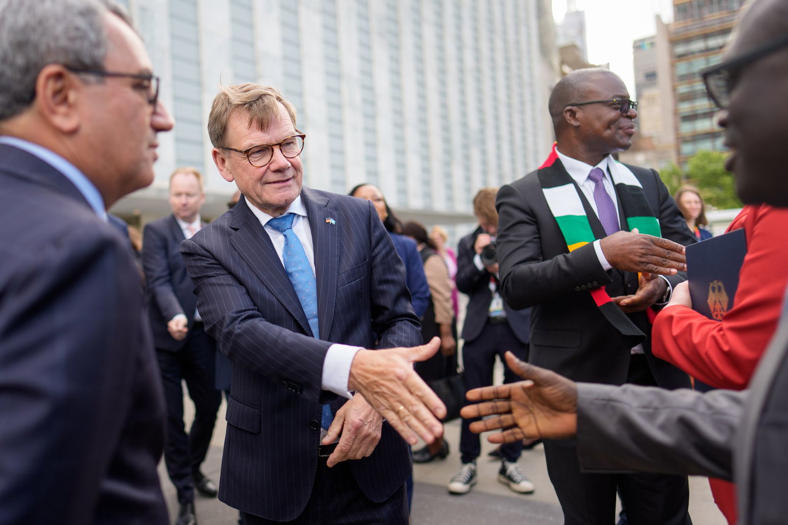 Wahlkampf bedeutet auch Händeschüttel: Außenminister Wadephul in New York