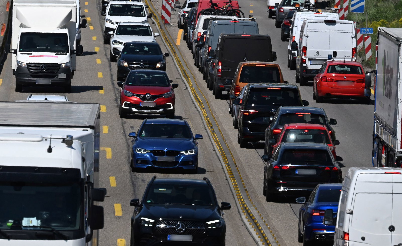 Zum Ende der Pfingstferien wird es voll auf den Straßen. (Archivbild)