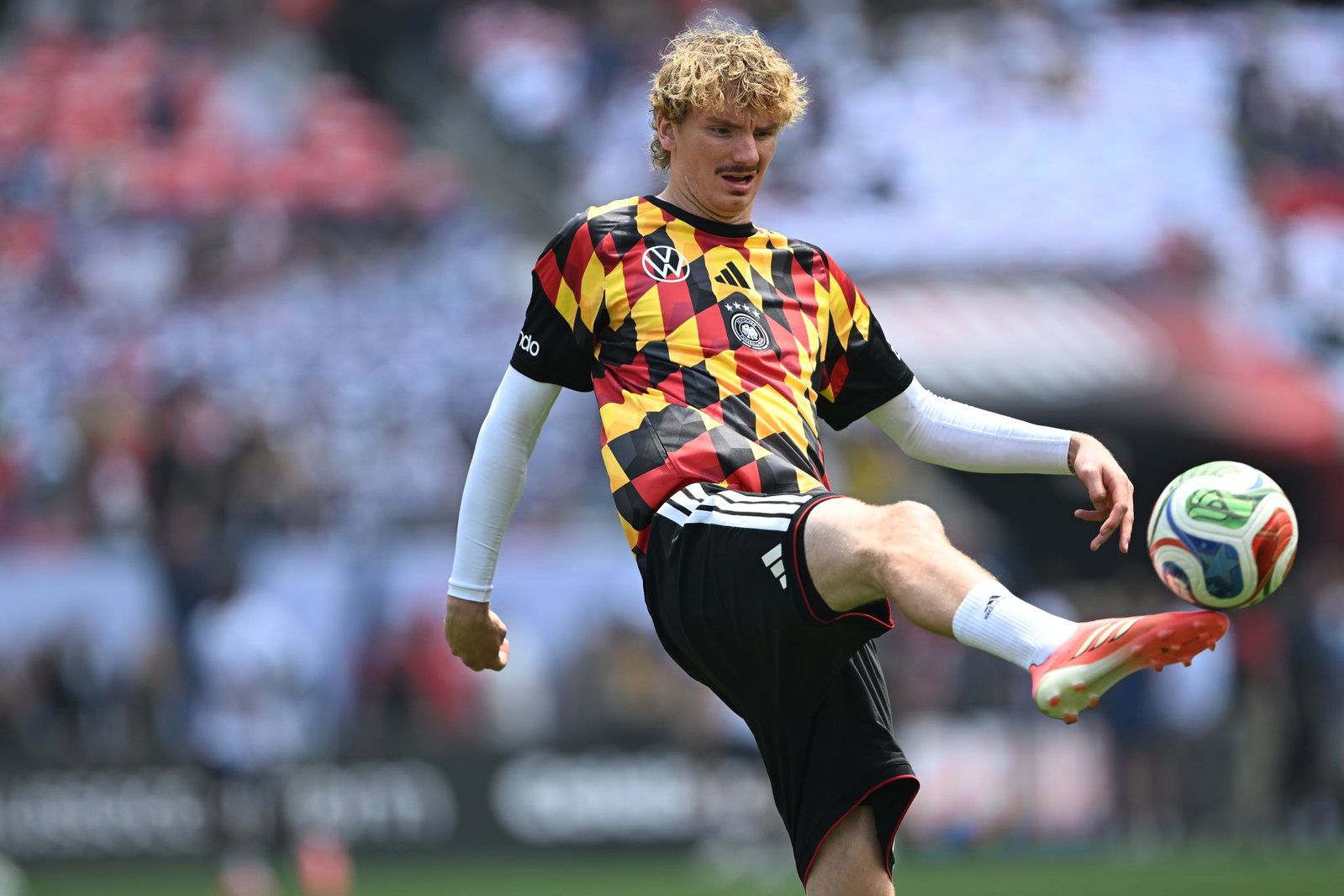Nick Woltemade durfte sich bislang nur aufwärmen bei den WM-Spielen. Er würde gerne mal Joker-Rolle von Deniz Undav übernehmen. (Archivbild)  