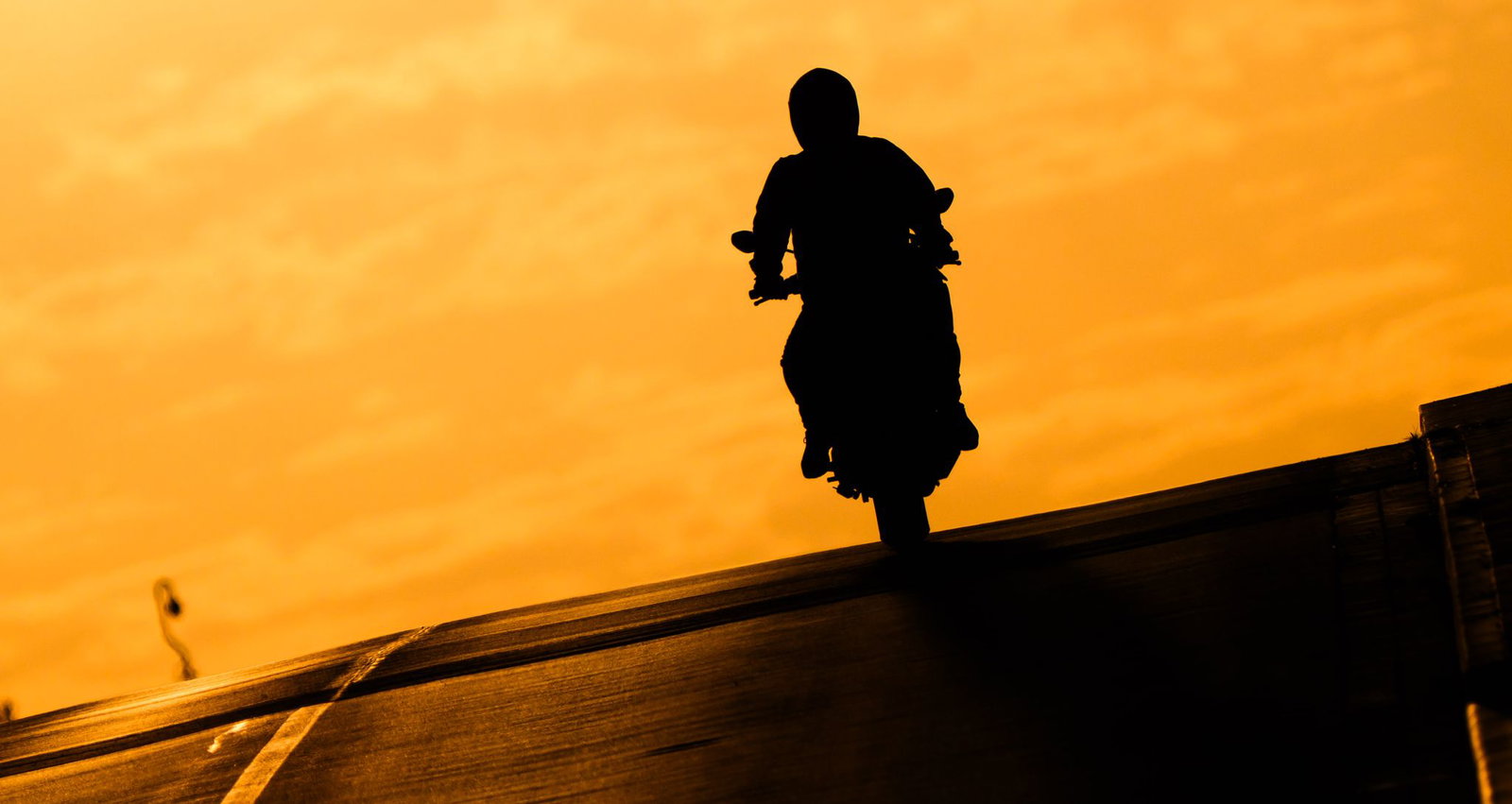 Von einer Schuldzuweisung an Motorradfahrern hält Unfallchirurg Grützner wenig. (Archivbild)