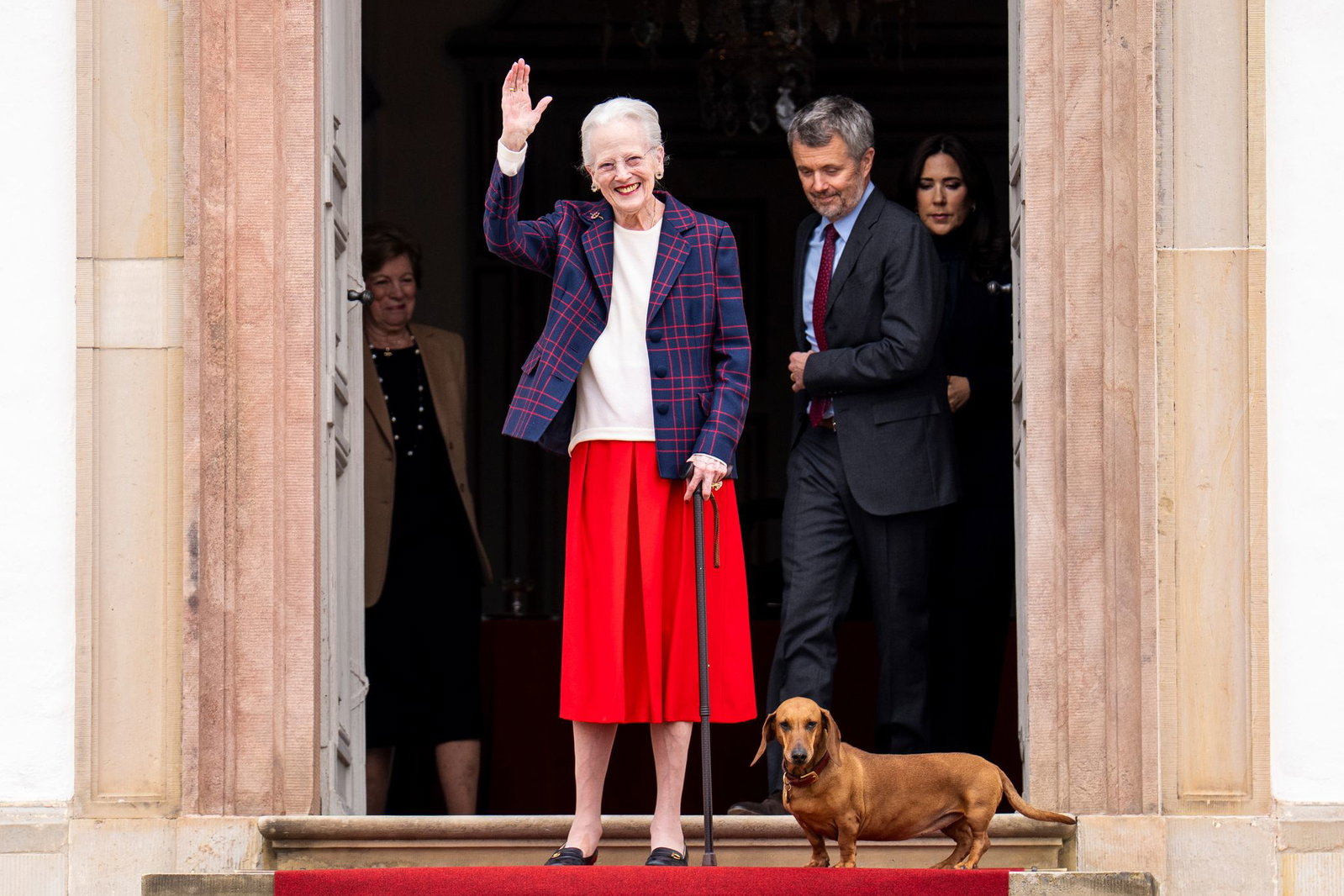 Haben zu viel Geld vom Staat bekommen: Dänemarks Altkönigin Margrethe II. (links) und ihr Sohn König Frederik X. (rechts). (Archivbild)