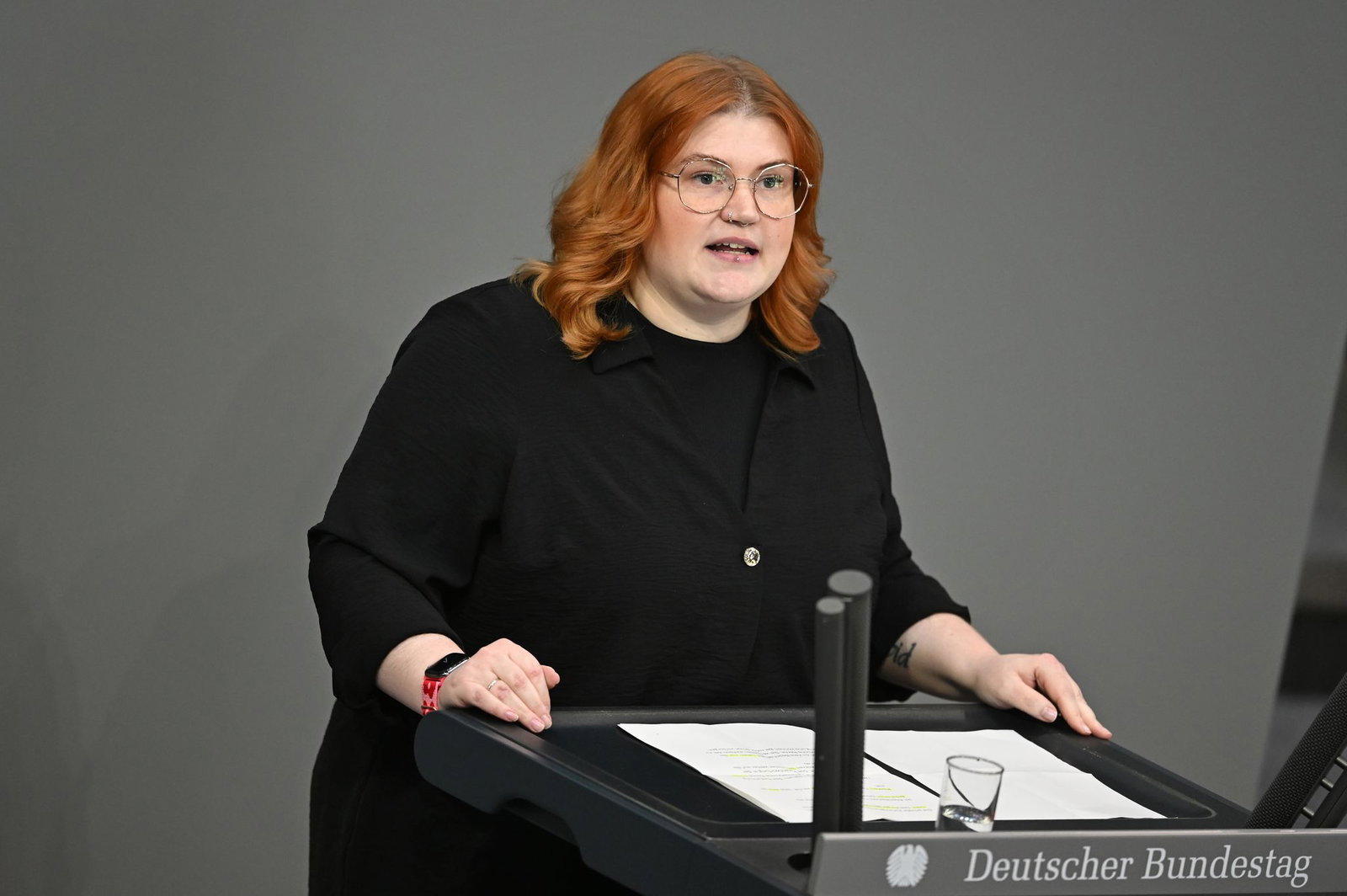 Aus Sicht der Linken-Rentenexpertin Sarah Vollath sind die großen Unterschiede zwischen Beamtenpensionen und Renten ungerecht. (Archivbild)