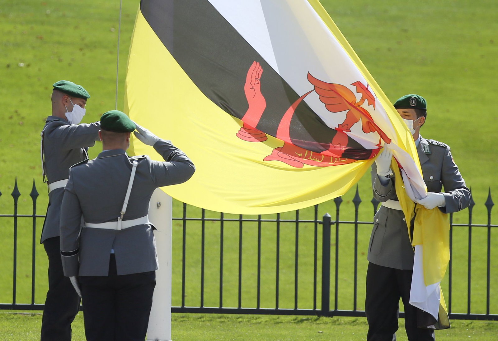 Zum Geburtstag des Herrschers werden wieder überall Nationalflaggen wehen. (Archivbild)