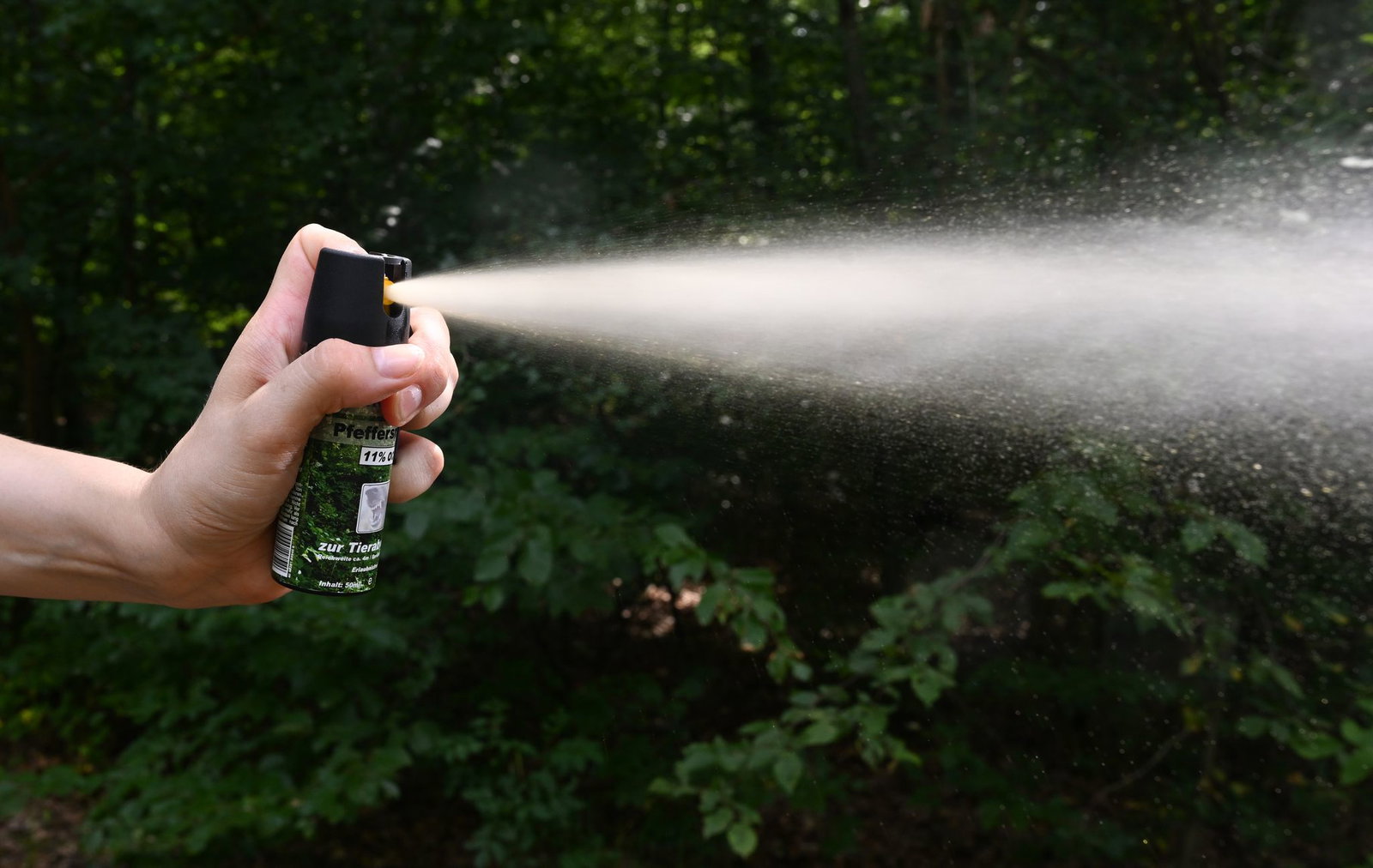 Durch das eingeatmete Pfefferspray kam es bei den Menshcen zu Atemwegsreizungen. (Symbolbild)