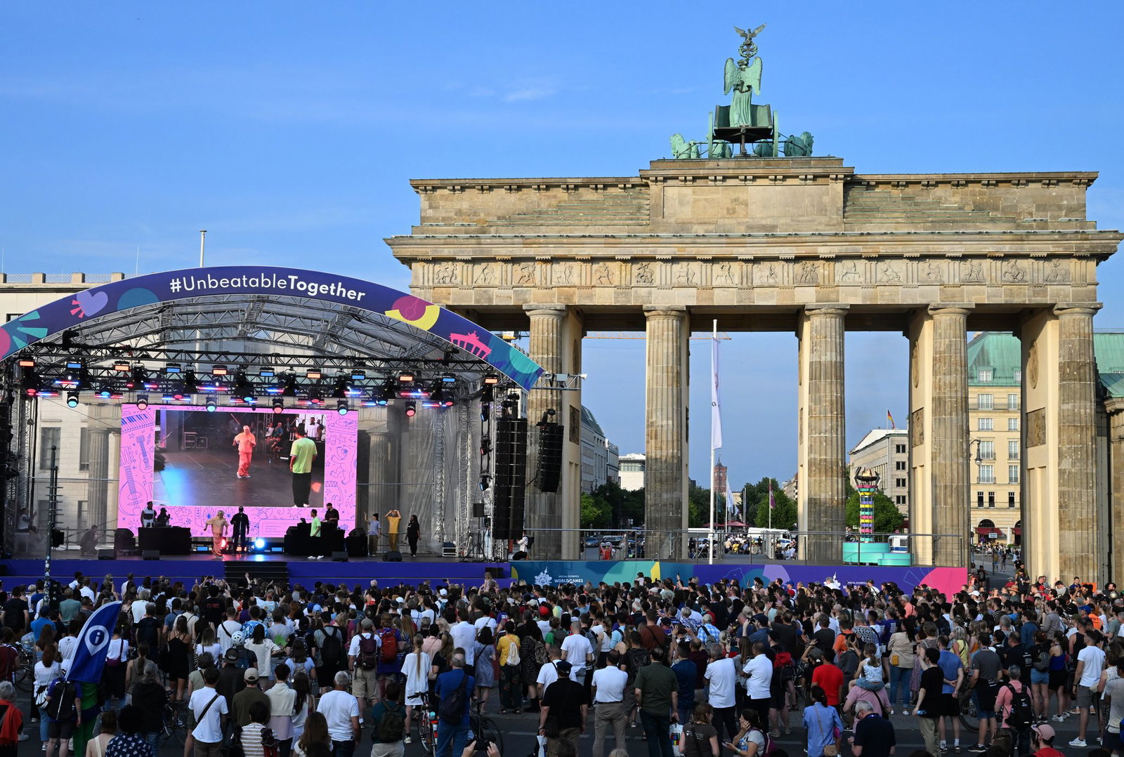 Breakdance- und HipHop-Künstler traten in Berlin bei der Fête de la Musique auf. 