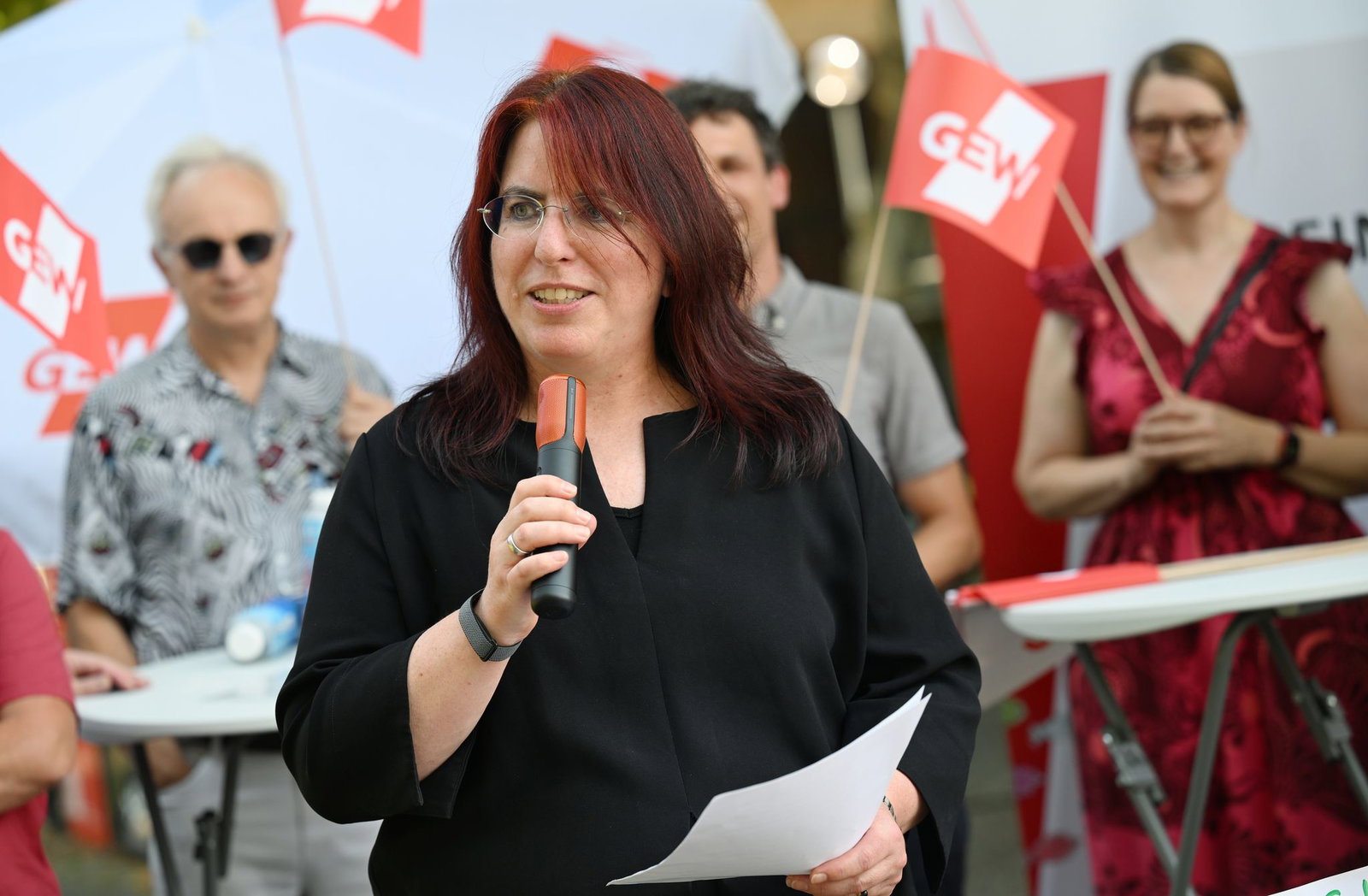 Gewerkschaft GEW protestiert gegen «unwürdige» Sommerarbeitslosigkeit angehender Lehrer. 