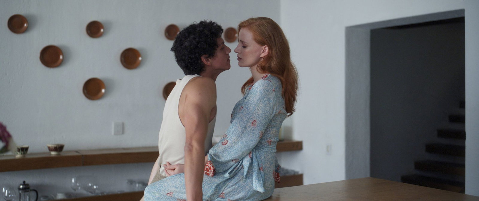 Isaac Hernandez (l) als Fernando und Jessica Chastain als Jennifer.