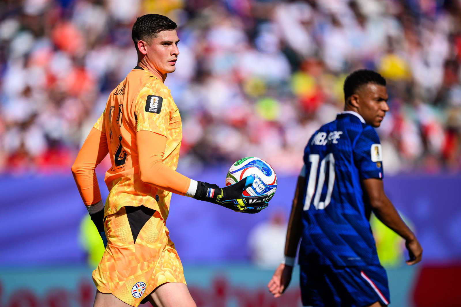 Orlando Gill (l) und Kylian Mbappé werden wohl keine Freunde mehr. 