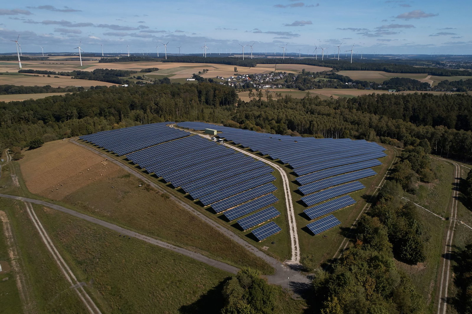 Ob Photovoltaik- oder Windkraft-Park - für beide soll nach dem Willen der Grünen-Fraktion künftig die Pflicht bestehen, Kommunen und Bürger daran zu beteiligen. (Archivbild)