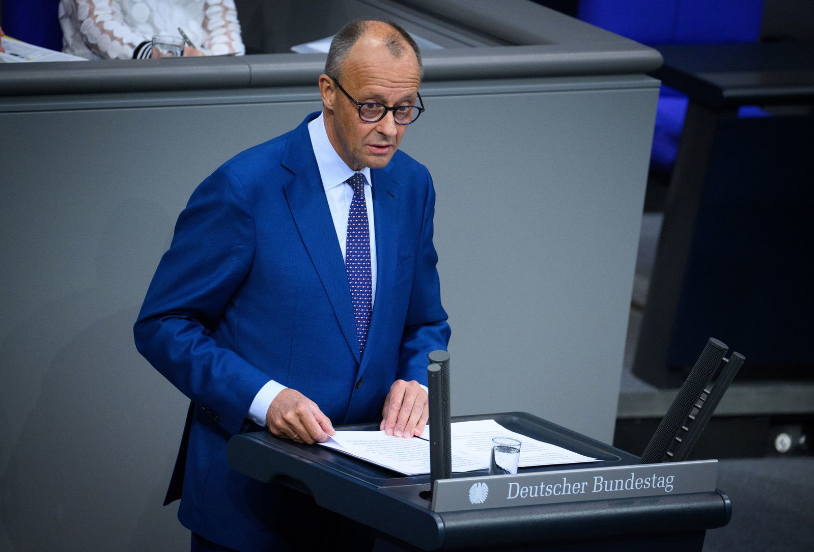 «Wir haben zudem am Rande des Nato-Treffens in Ankara mit der amerikanischen Regierung vereinbart, dass amerikanische Tomahawk-Raketen von uns erworben und in Deutschland stationiert werden», sagte der Kanzler.