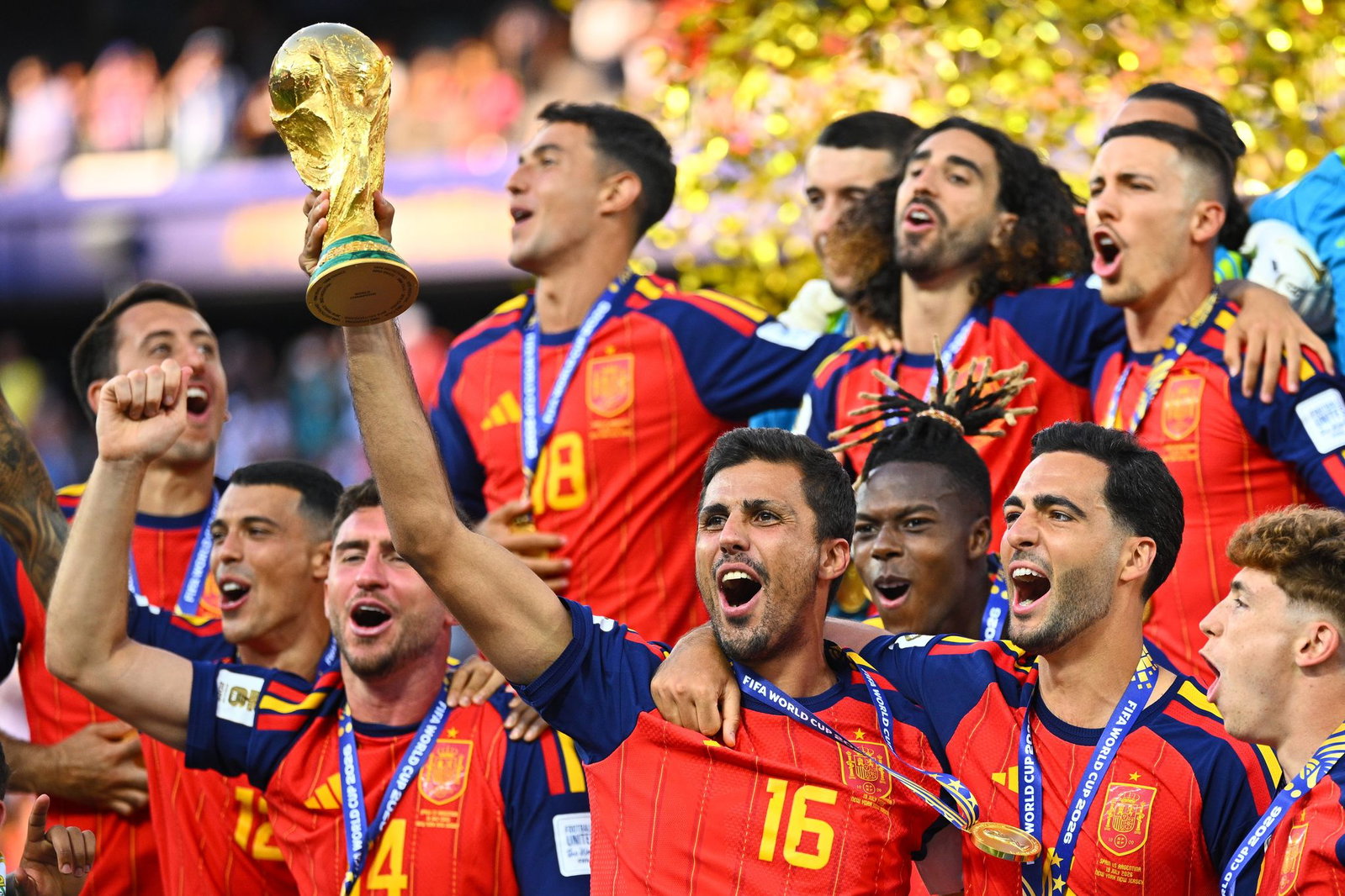 Spanien mit seinem überragenden Kapitän Rodri bejubelt den WM-Titel.  