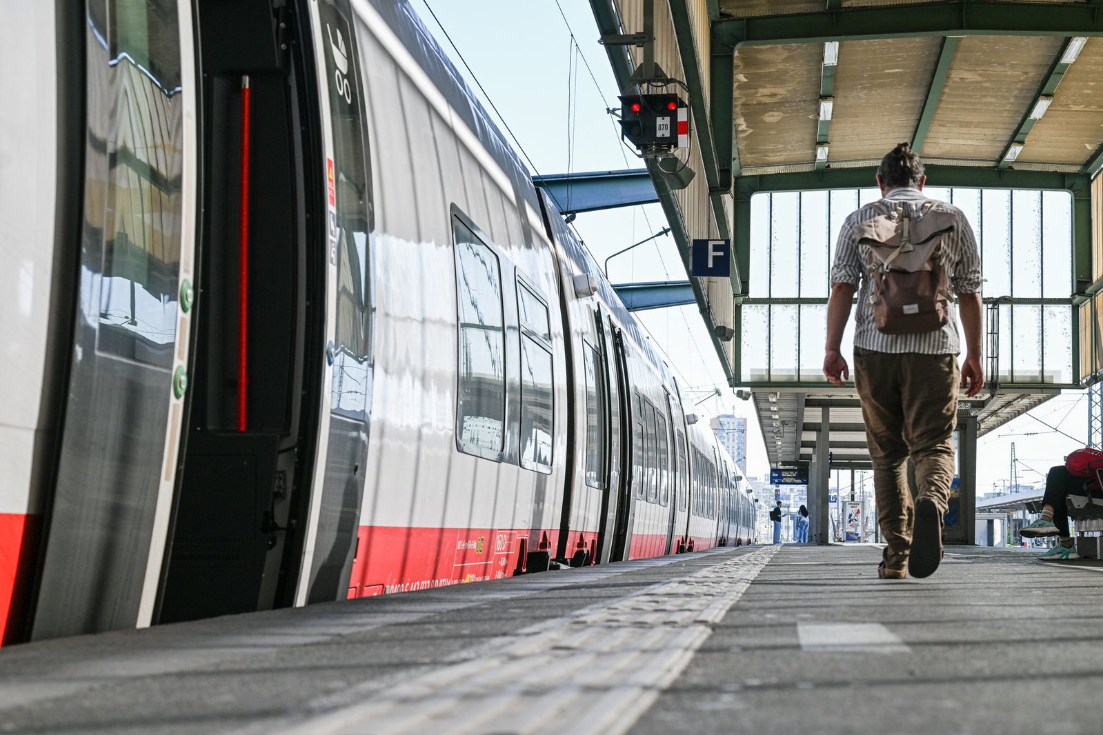 Mehrere Wochen lang müssen Pendler und Bahnreisende Einschränkungen hinnehmen. (Symbolfoto)