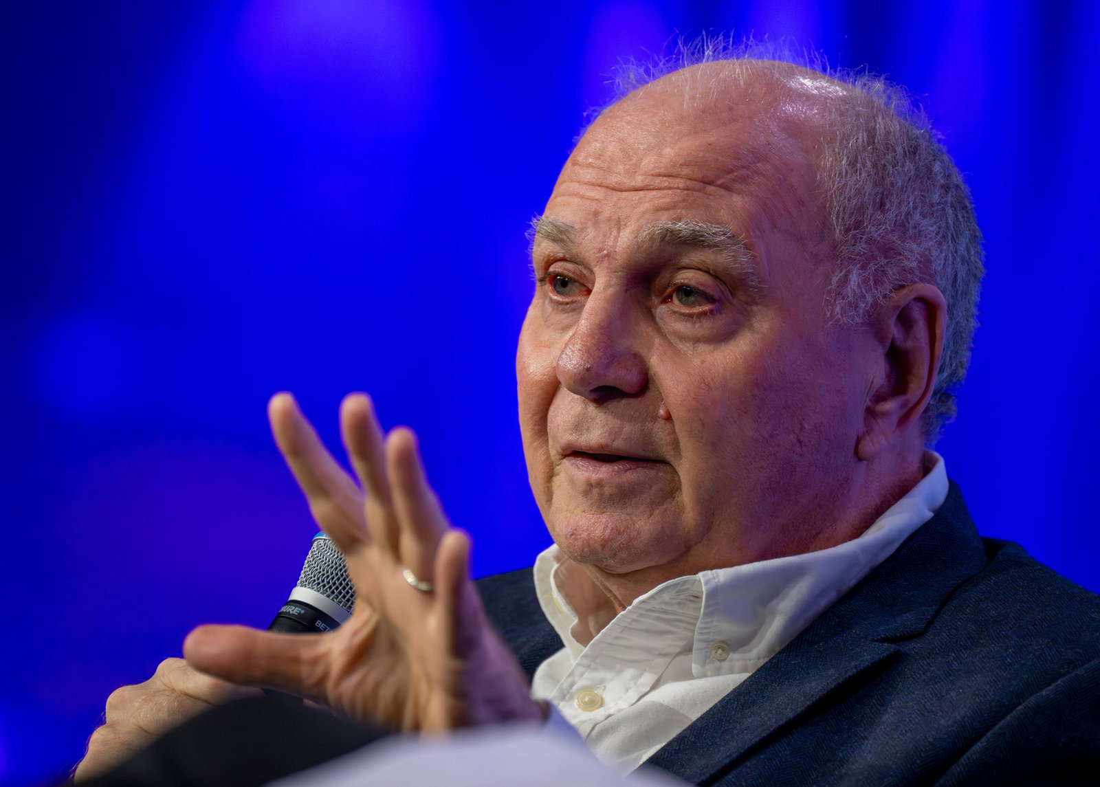 Uli Hoeneß wirbt für Per Mertesacker. (Archivild)