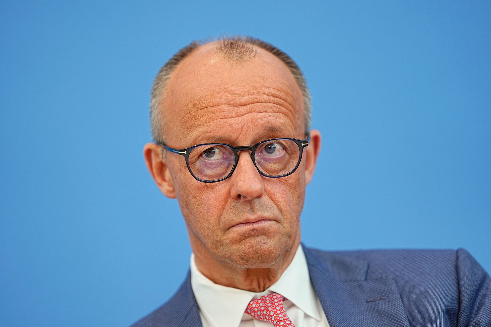 Es gibt nur wenige nachdenkliche Momente.