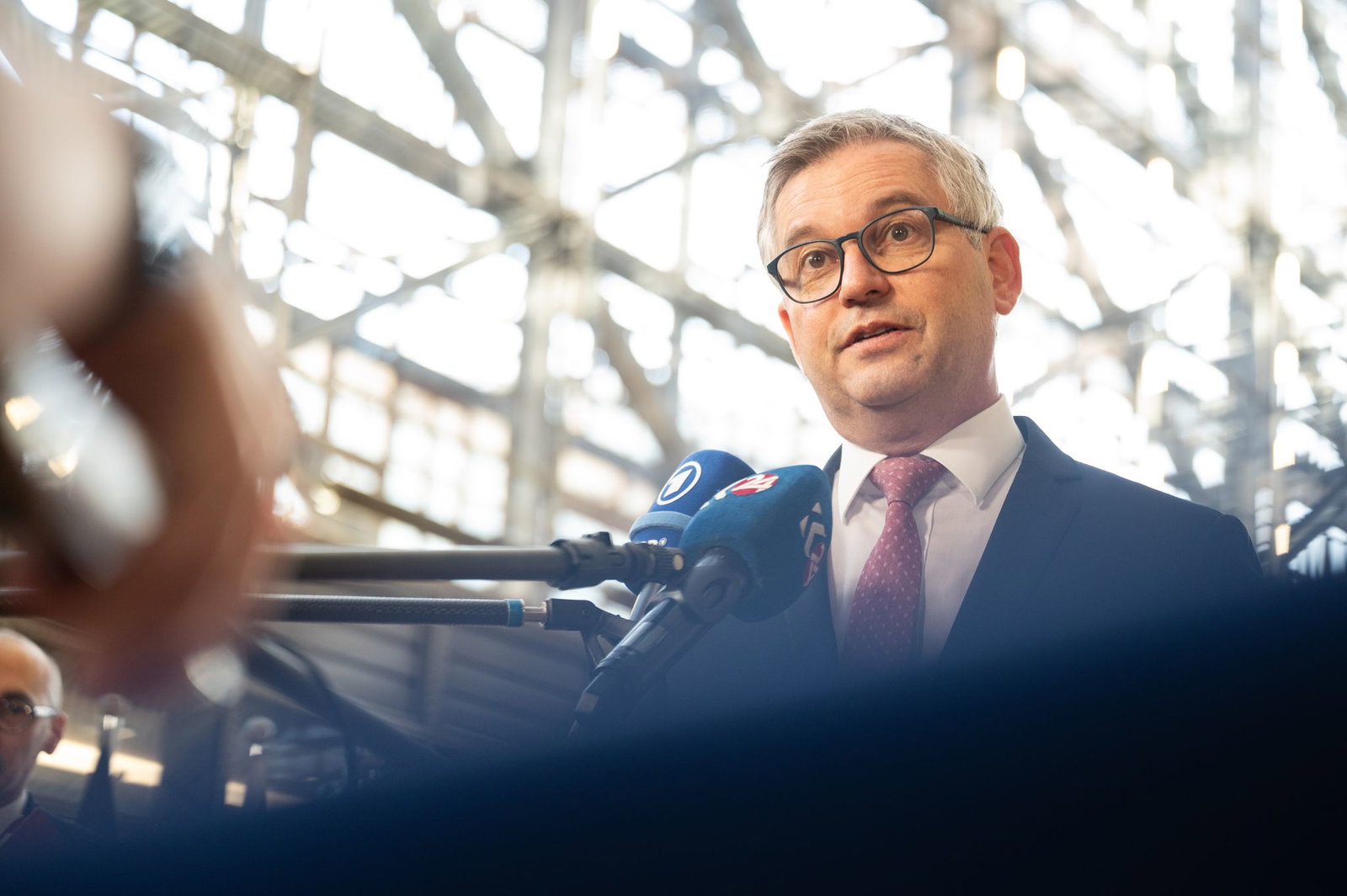 Für EU-Migrationskommissar Magnus Brunner ist der Zeitpunkt für ein Ende der Grenzkontrollen innerhalb der EU gekommen. (Archivbild) 
