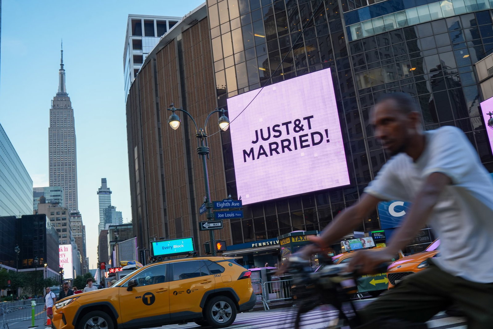 Auf Bildschirmen rund um den Madison Square Garden erschien die Aufschrift: «Just&t Married».