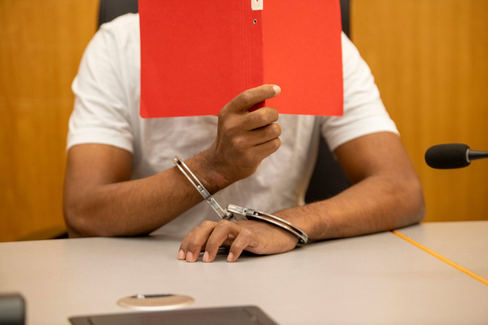 Angeklagt ist der 30-Jährige wegen versuchten Mordes. 