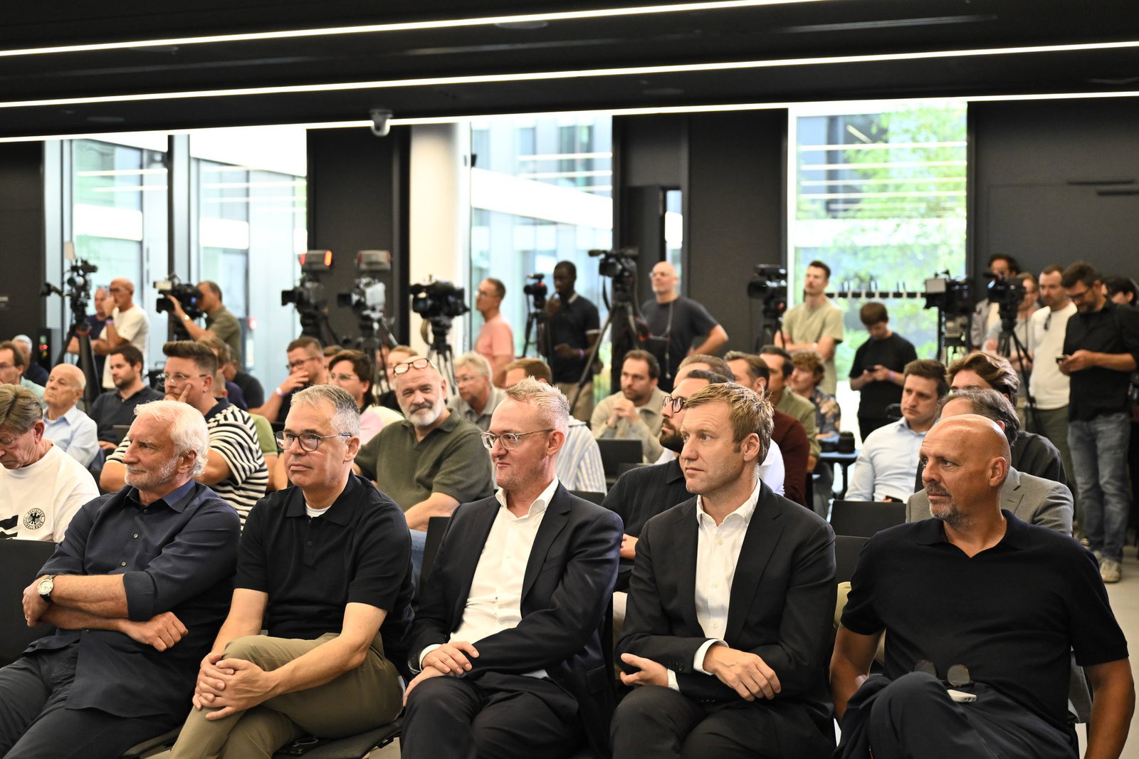 Marc Kosicke (r) saß bei Jürgen Klopps Vorstellung ganz vorne.