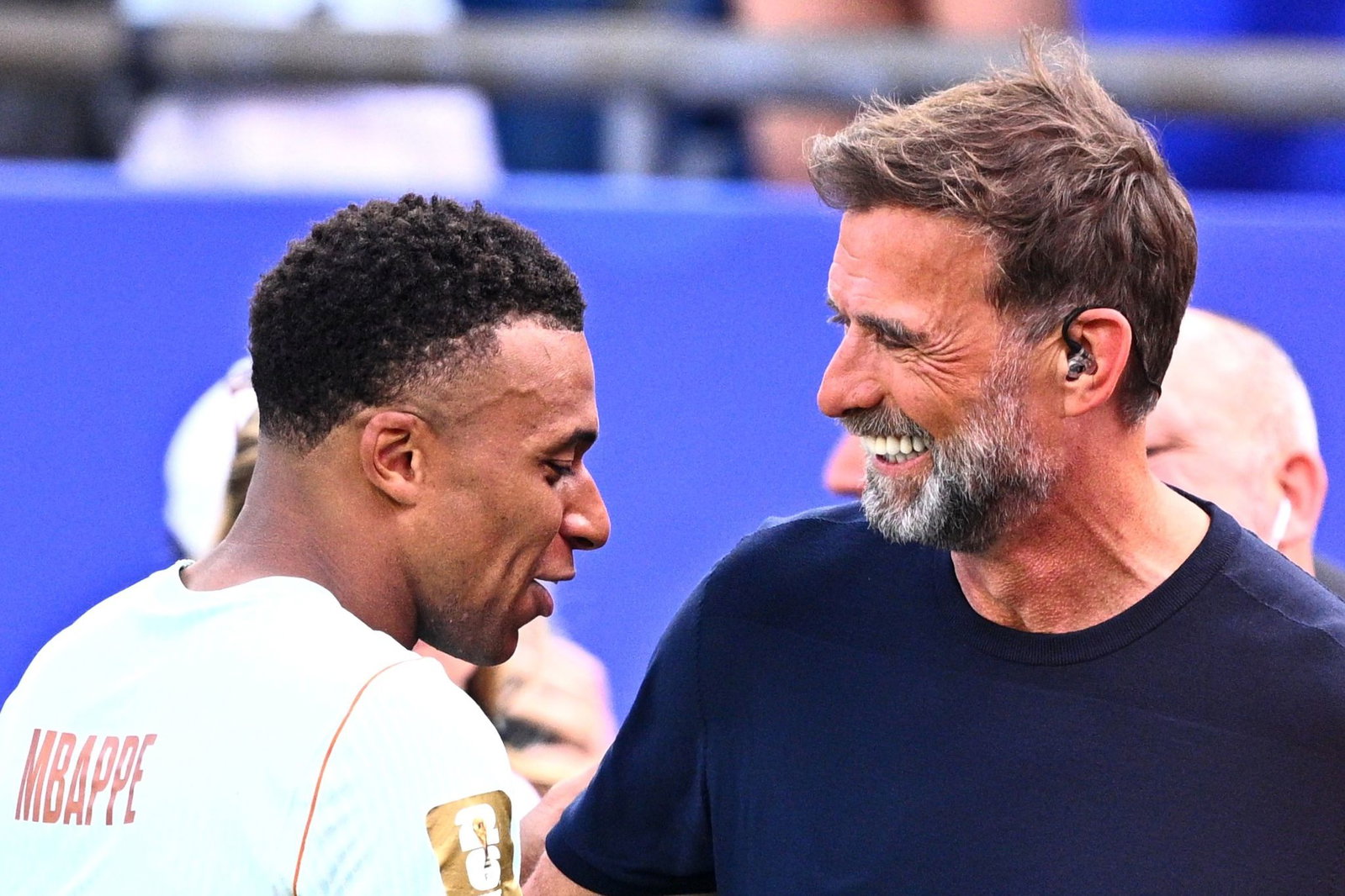 Omnipräsent bei der WM: Jürgen Klopp mit Frankreichs Topstar Kylian Mbappé.  